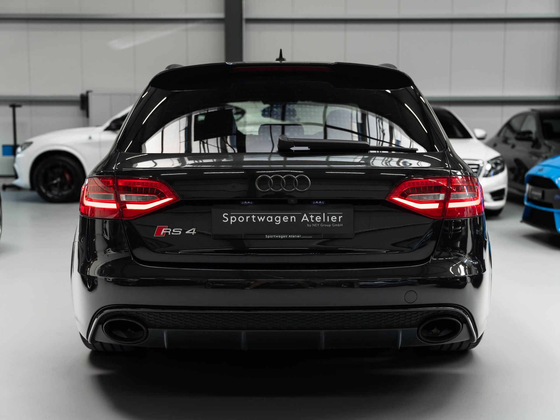 AUDI RS4 Avant 4.2 FSI V8 quattro S-tronic-showroom-element-2