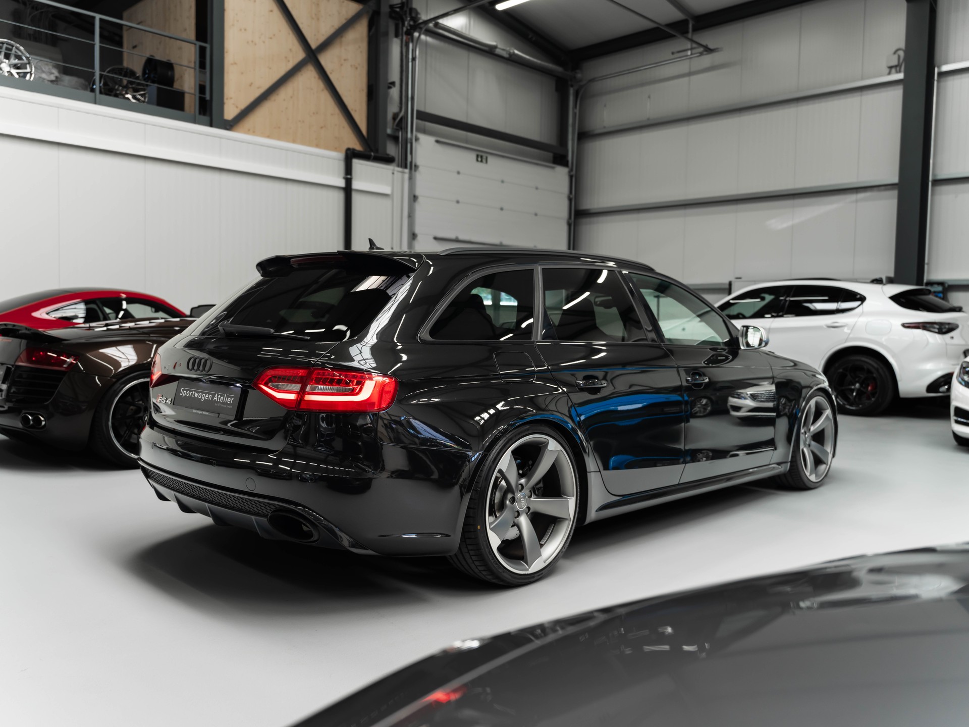 AUDI RS4 Avant 4.2 FSI V8 quattro S-tronic-showroom-element-3