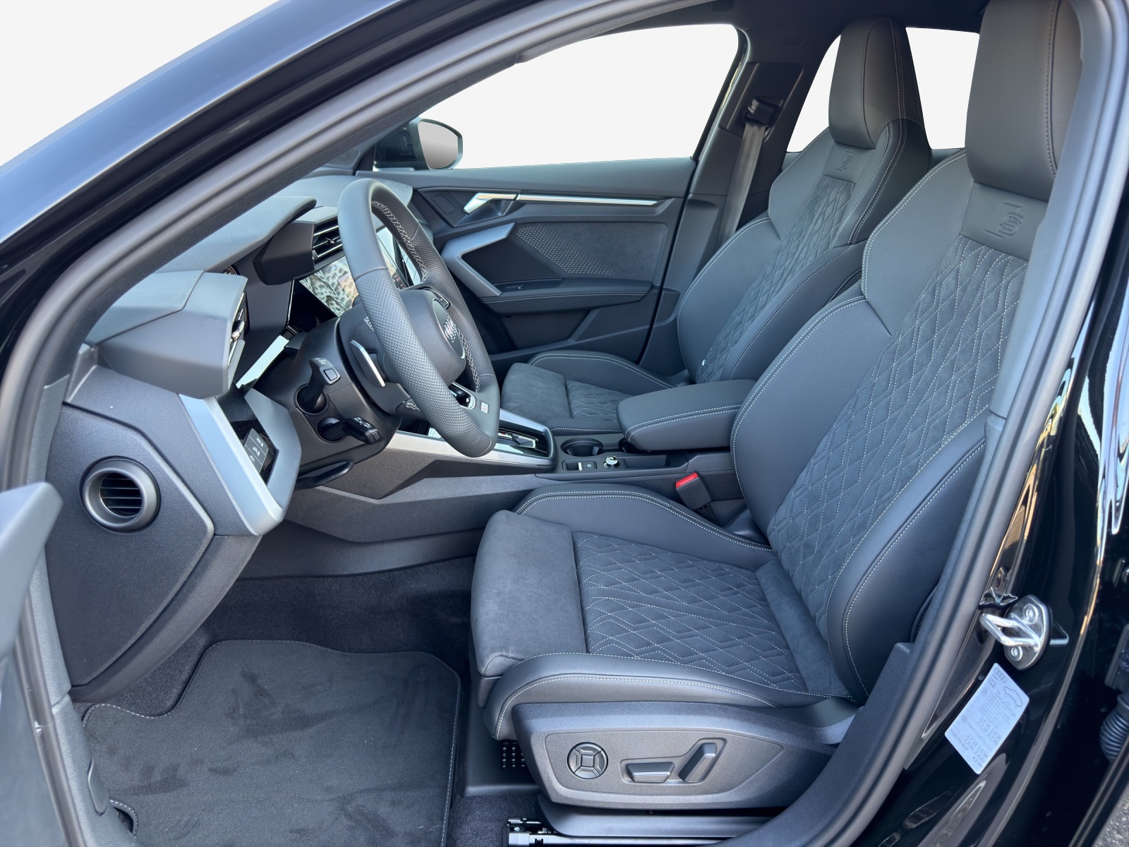 AUDI A3 Sportback TFSI 110 kW S line Attraction S tronic-image-7