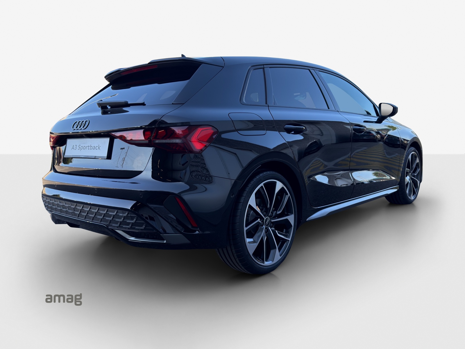 AUDI A3 Sportback TFSI 110 kW S line Attraction S tronic-image-4