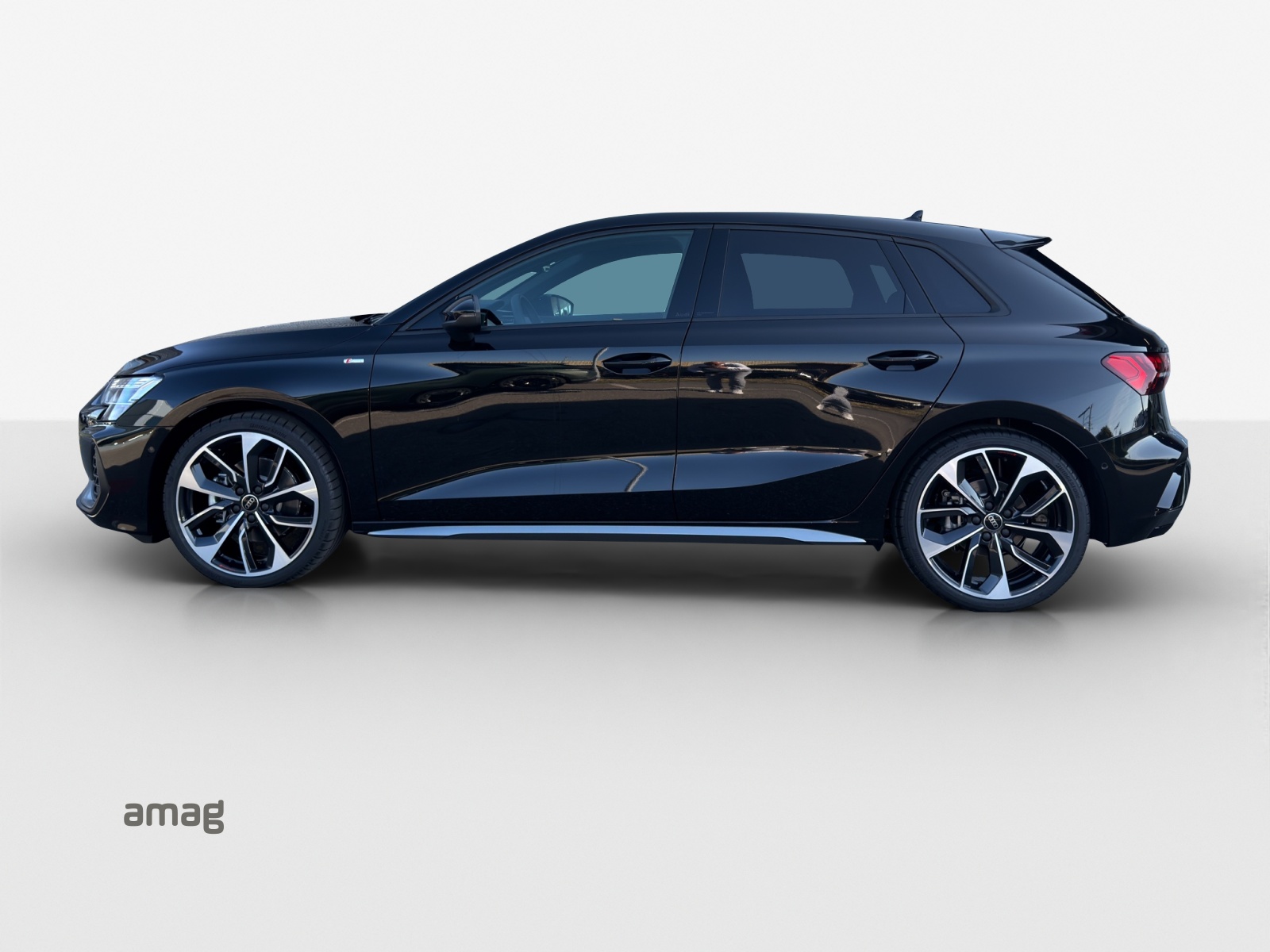 AUDI A3 Sportback TFSI 110 kW S line Attraction S tronic-showroom-element-1
