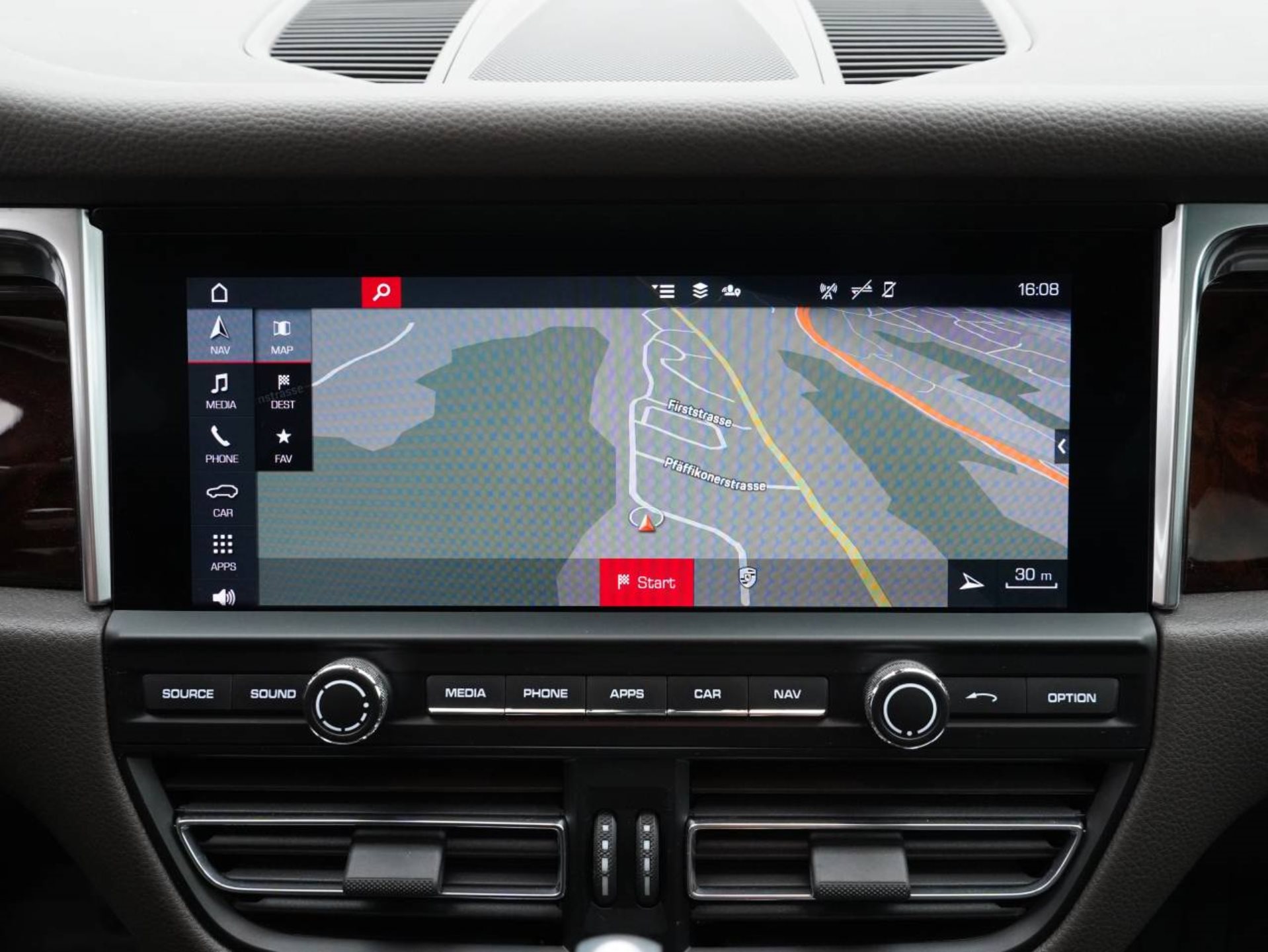PORSCHE Macan S-image-16