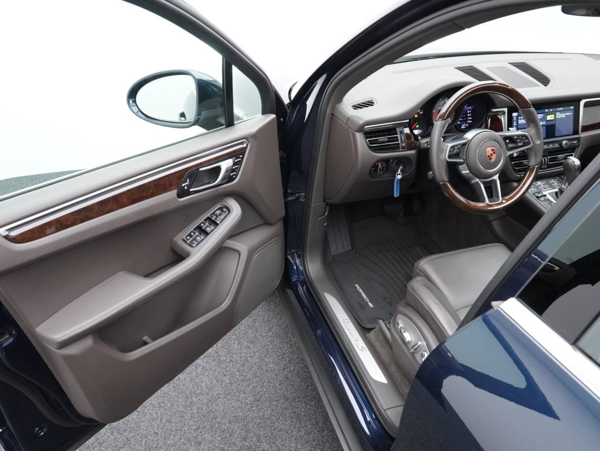 PORSCHE Macan S-showroom-element-3