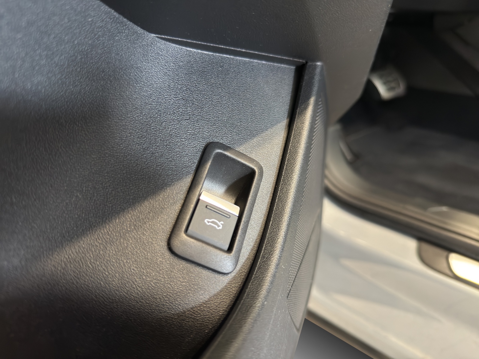 AUDI Q4 Sportback e-tron 40-image-6