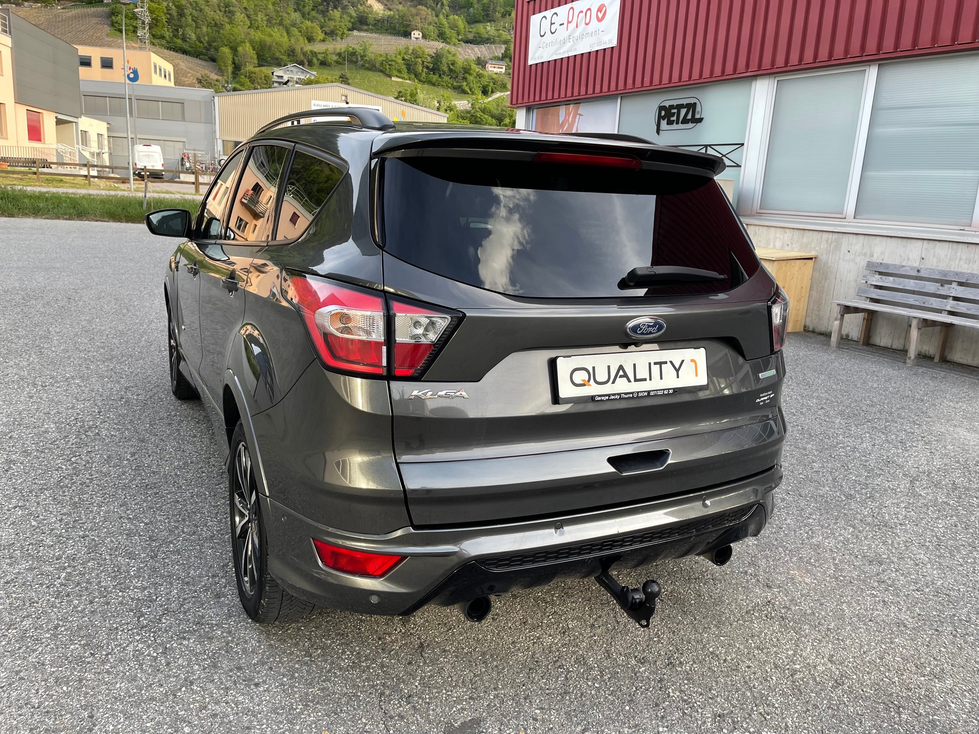 FORD Kuga 1.5 SCTi Titanium 4WD Automatic-showroom-element-2