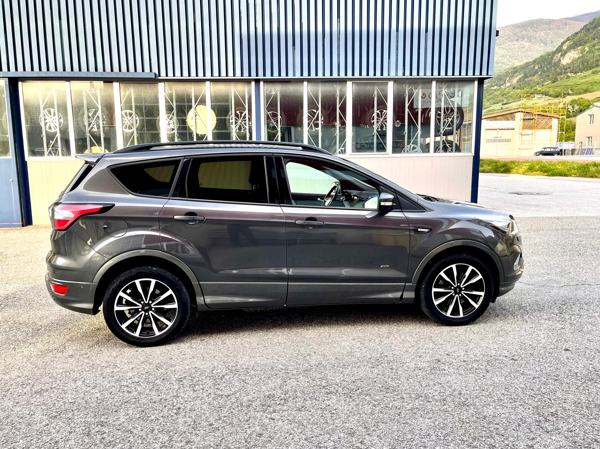 FORD Kuga 1.5 SCTi Titanium 4WD Automatic-showroom-element-3