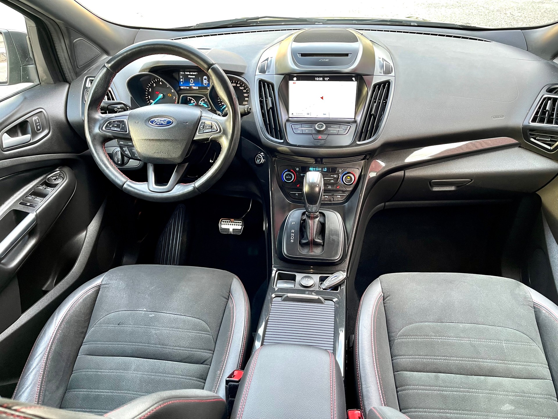 FORD Kuga 1.5 SCTi Titanium 4WD Automatic-showroom-element-1