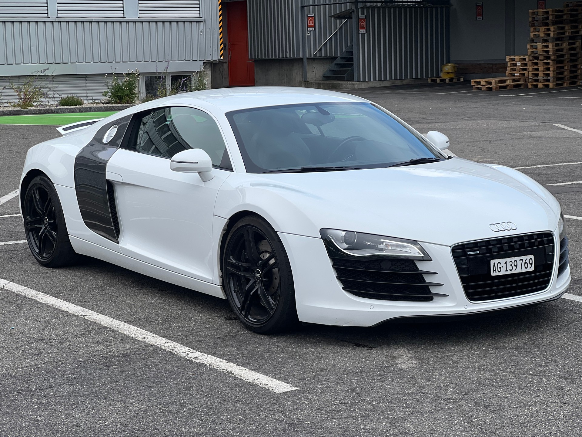 AUDI R8 Coupé 4.2-image-1