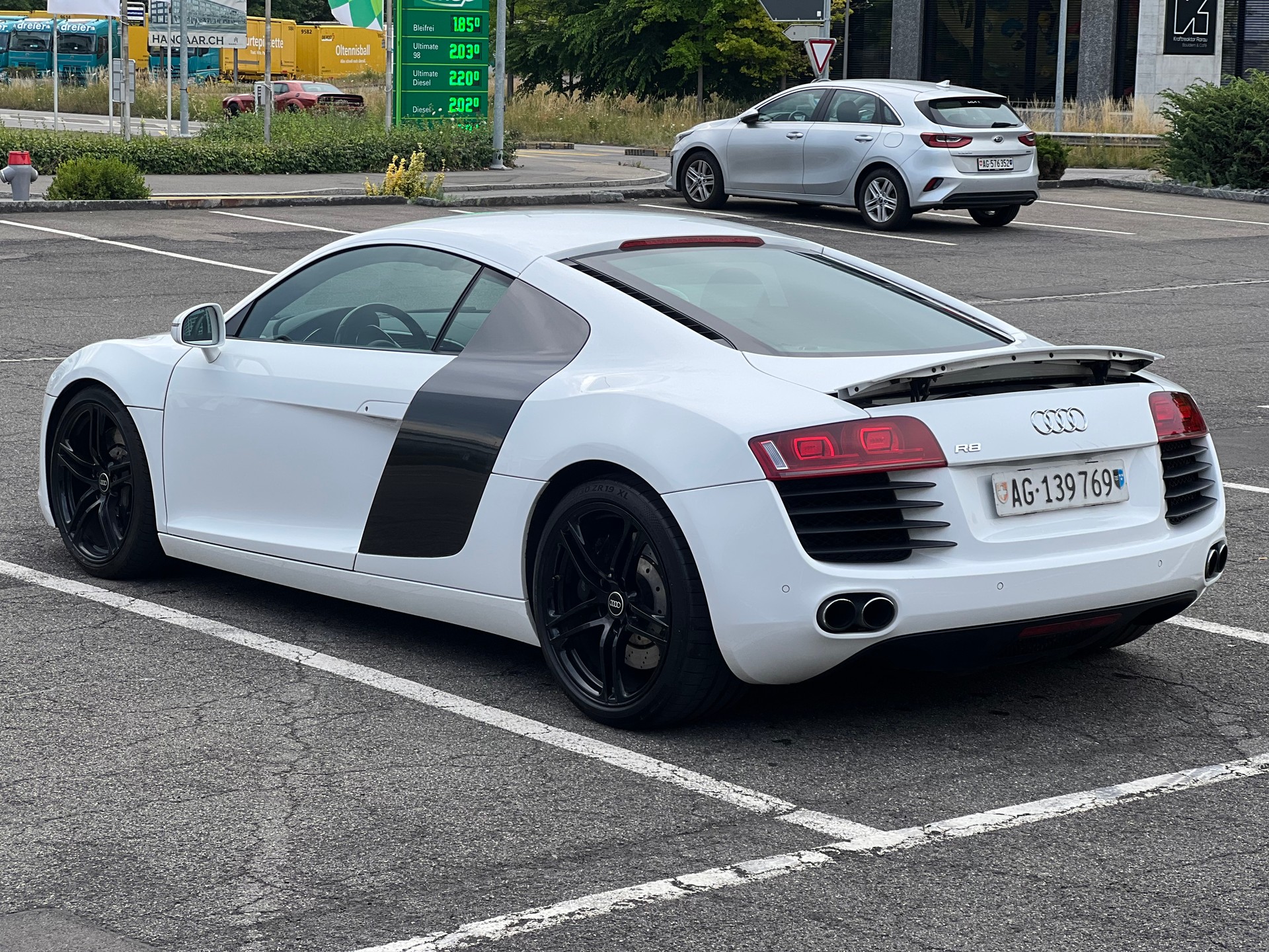 AUDI R8 Coupé 4.2-image-6