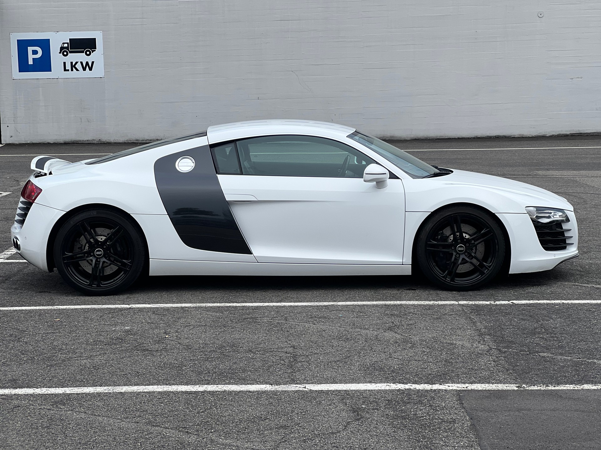AUDI R8 Coupé 4.2-image-3