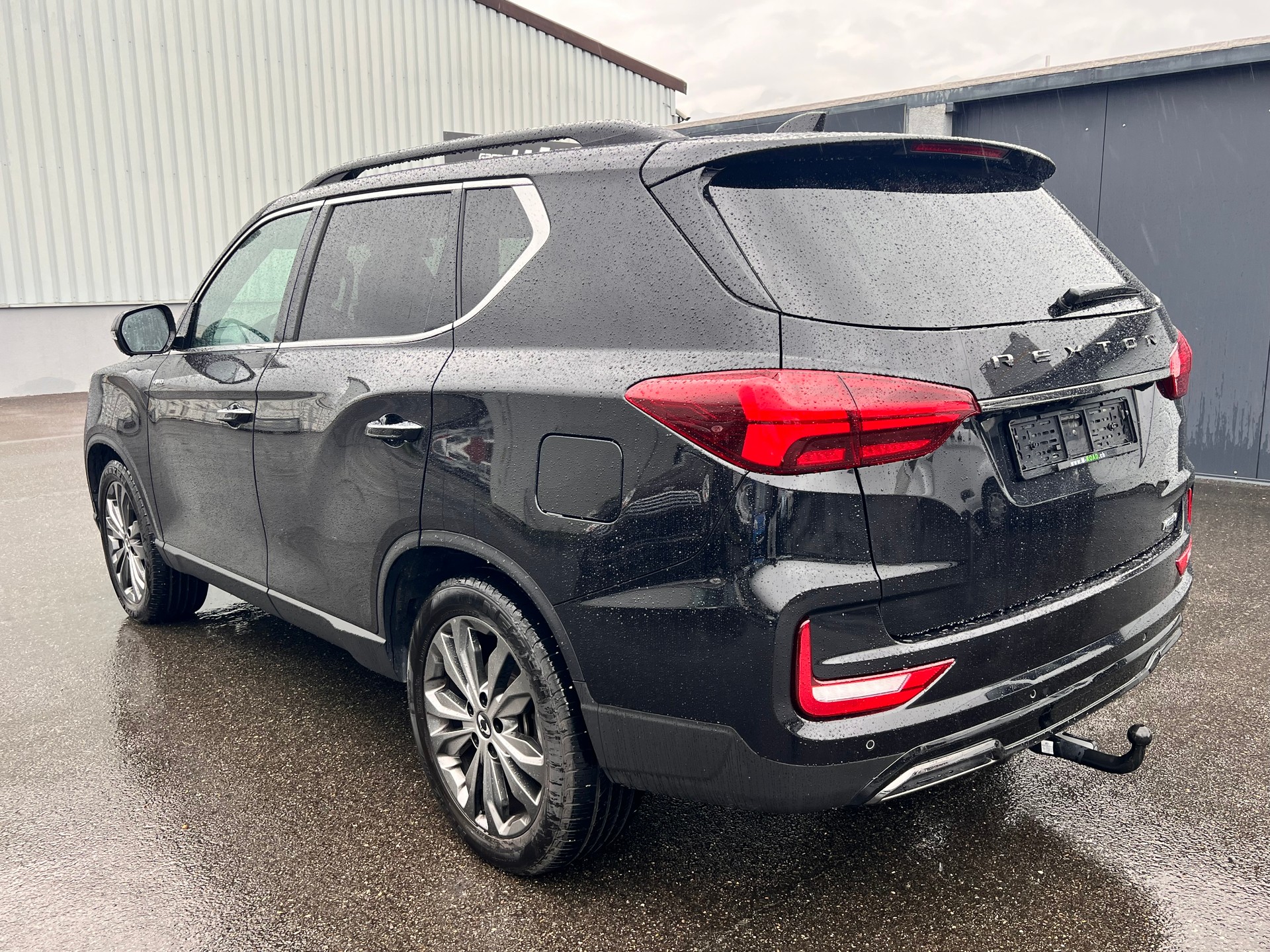 KGM-SsangYong Rexton 2.2 CRDi Blackline 4WD AT-showroom-element-3