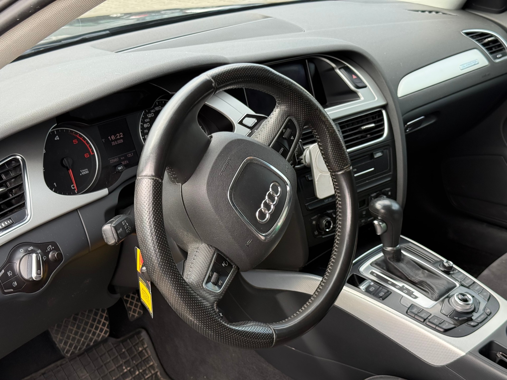AUDI A4 Avant 3.0 TDI quattro S-tronic-image-13