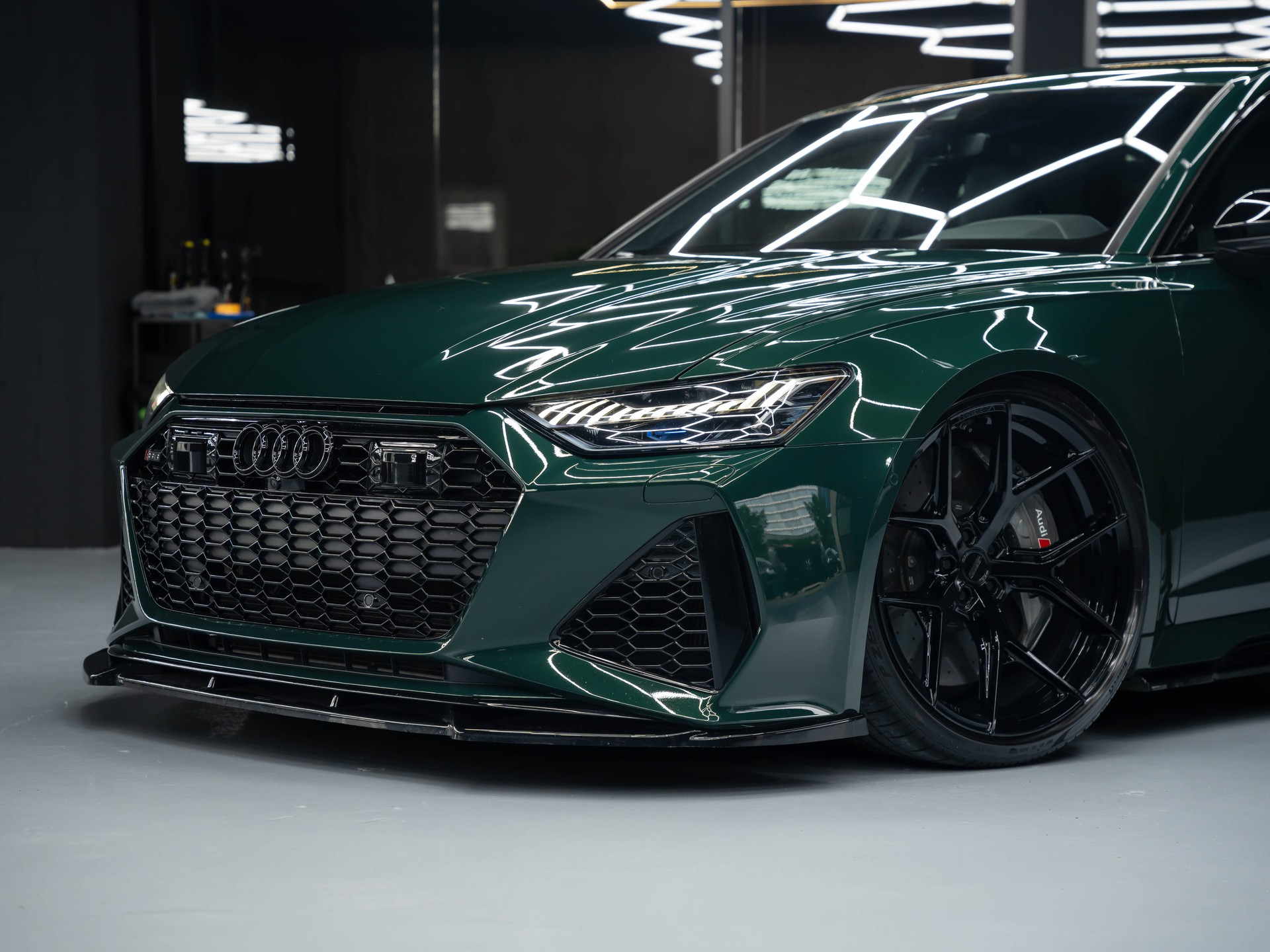 AUDI RS6-showroom-element-1