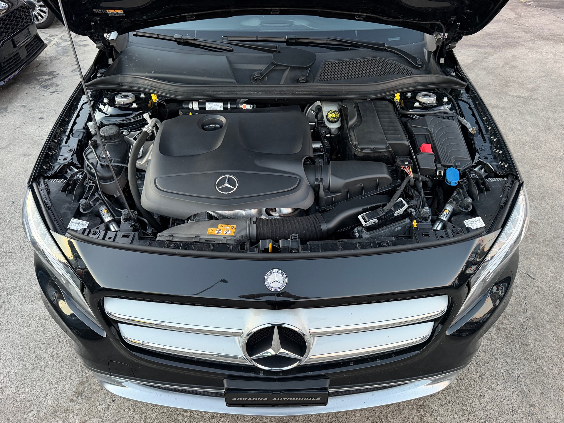 MERCEDES-BENZ GLA 250 Style 4Matic 7G-DCT-image-22