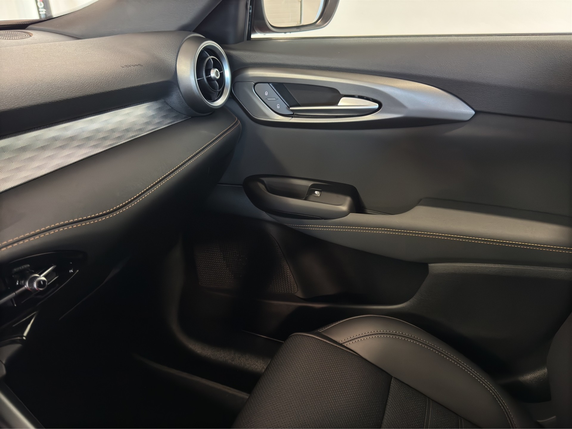 ALFA ROMEO Tonale 1.5 48V Hybrid Veloce-image-26