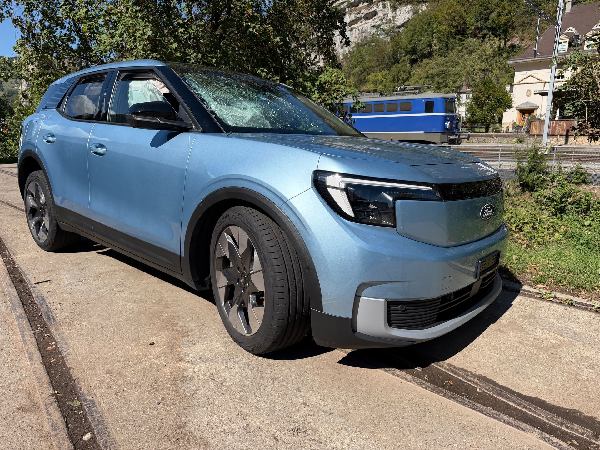 FORD Explorer Elektro 77kWh Dual Extended Range Premium AWD-showroom-element-3