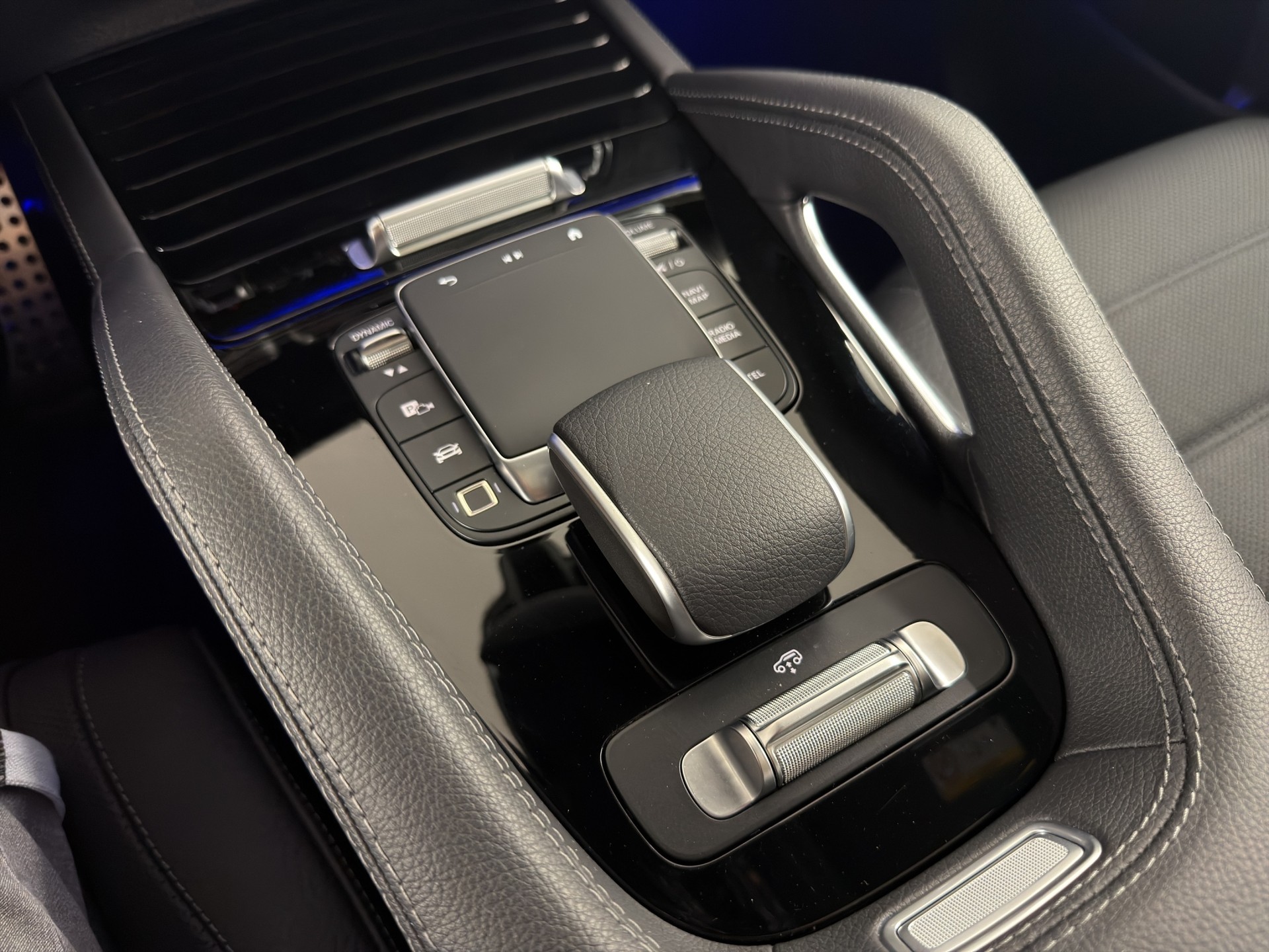 MERCEDES-BENZ GLE 300 d AMG Line 4matic-image-14