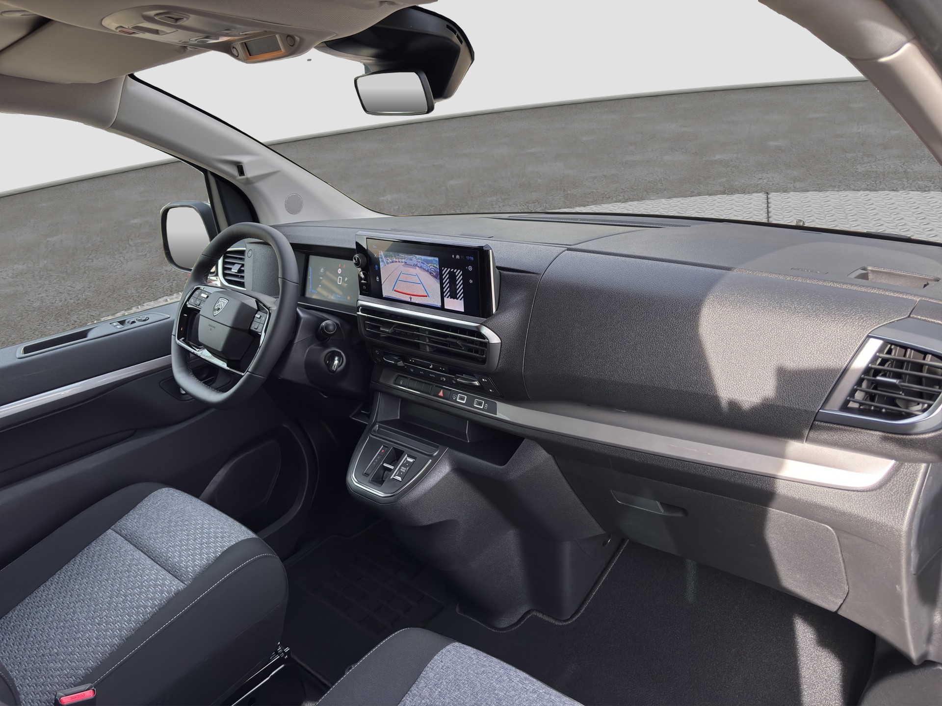 PEUGEOT Traveller 2.2 BlueHDi Family Edition Standard EAT8-image-10