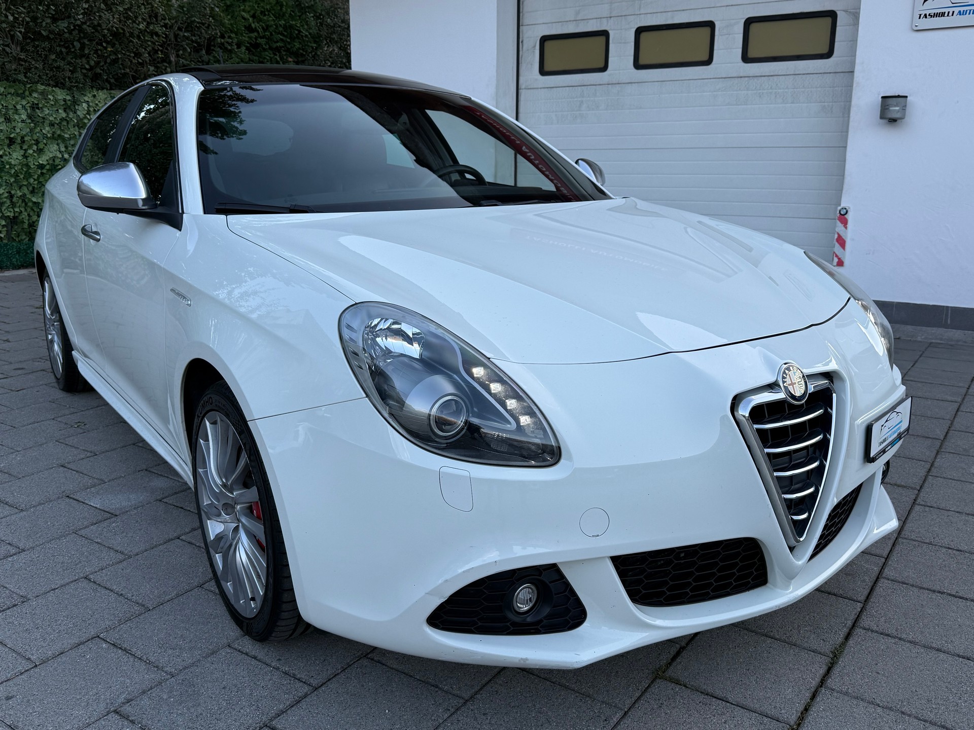 ALFA ROMEO Giulietta 2.0 JTDM Distinctive TCT-showroom-element-1