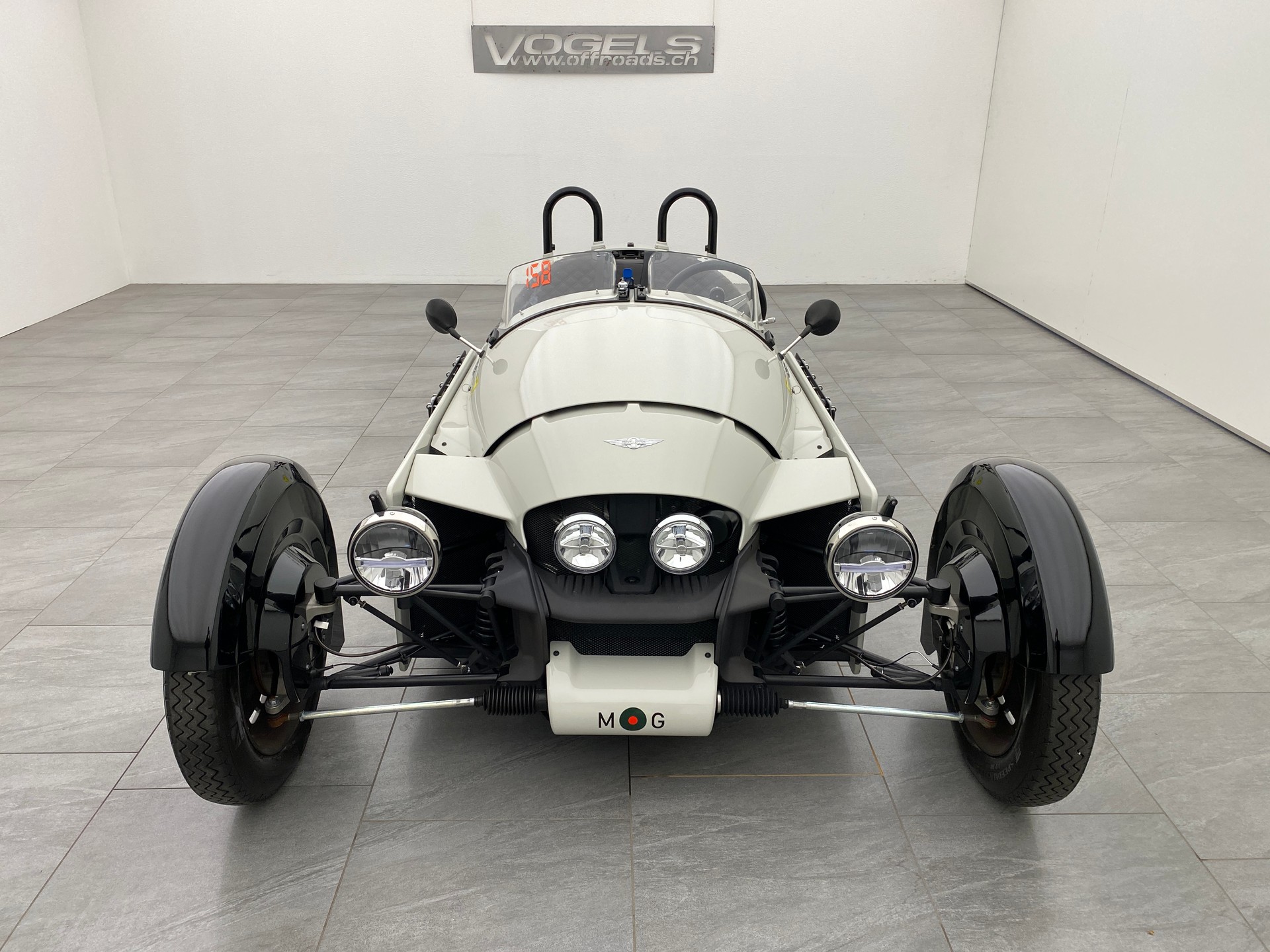 MORGAN Super 3-showroom-element-1