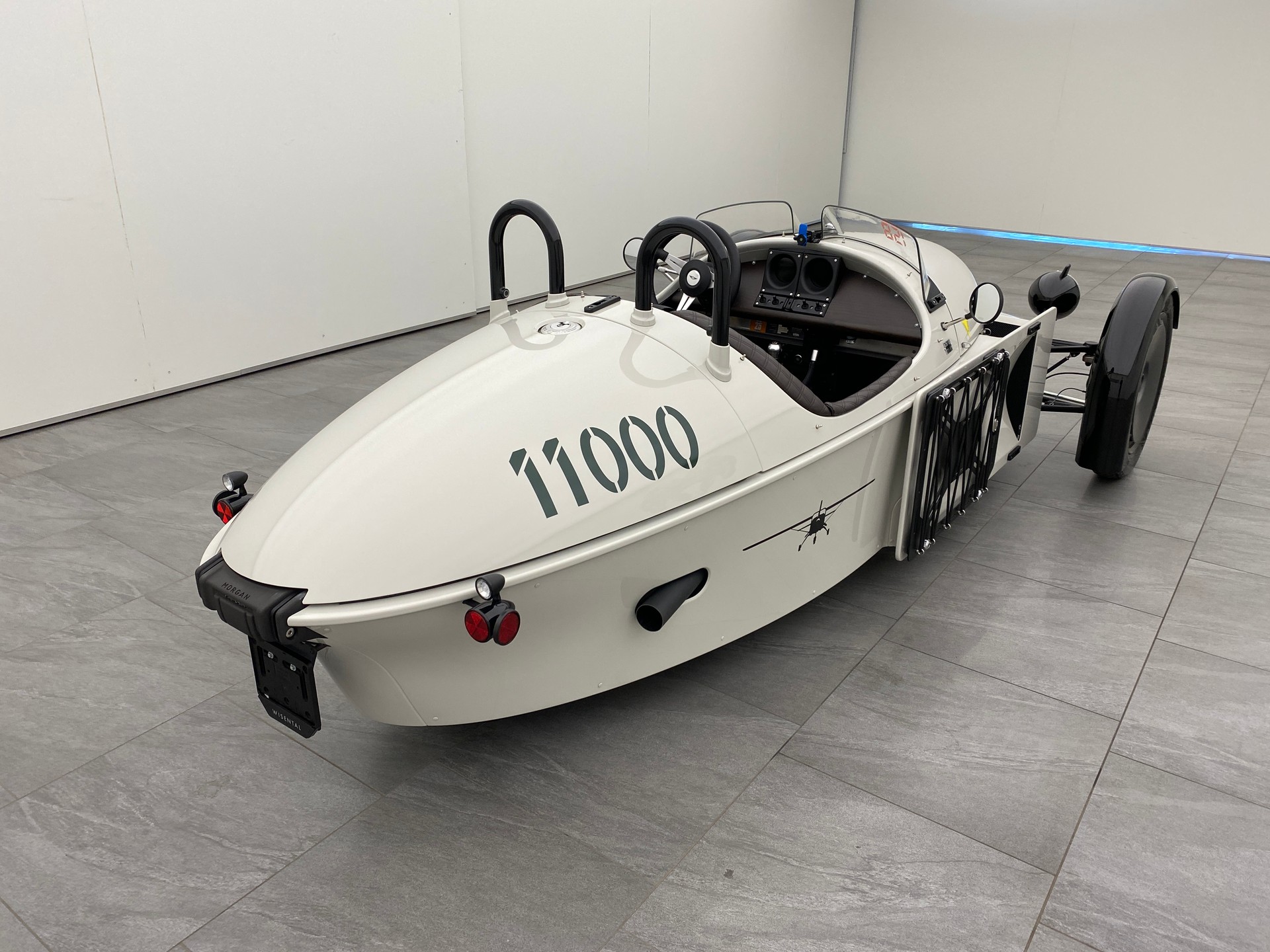 MORGAN Super 3-showroom-element-3