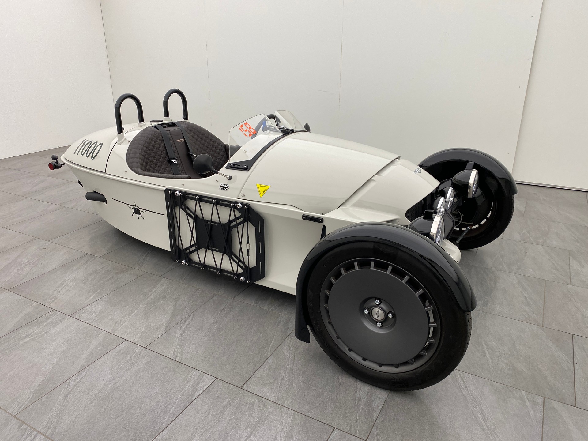 MORGAN Super 3-showroom-element-2
