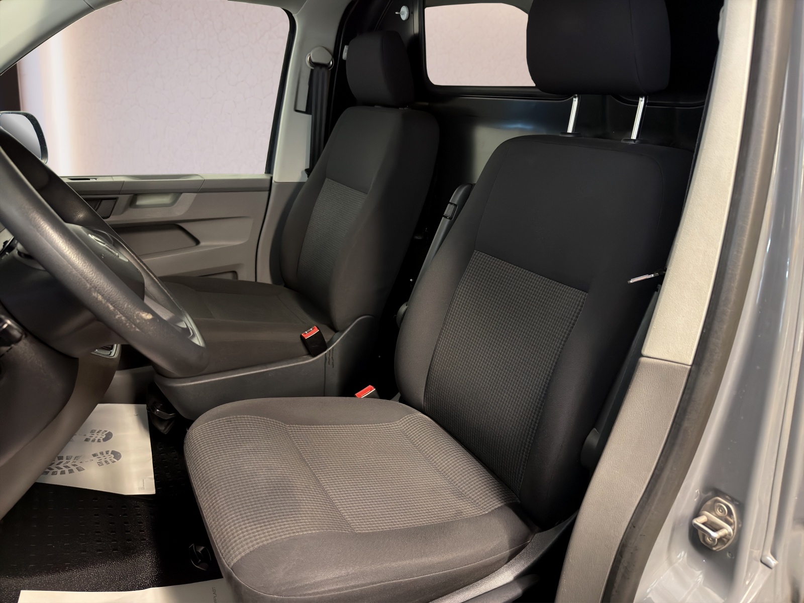 VW T6.1 2.0 TDI DSG Transporter-image-14
