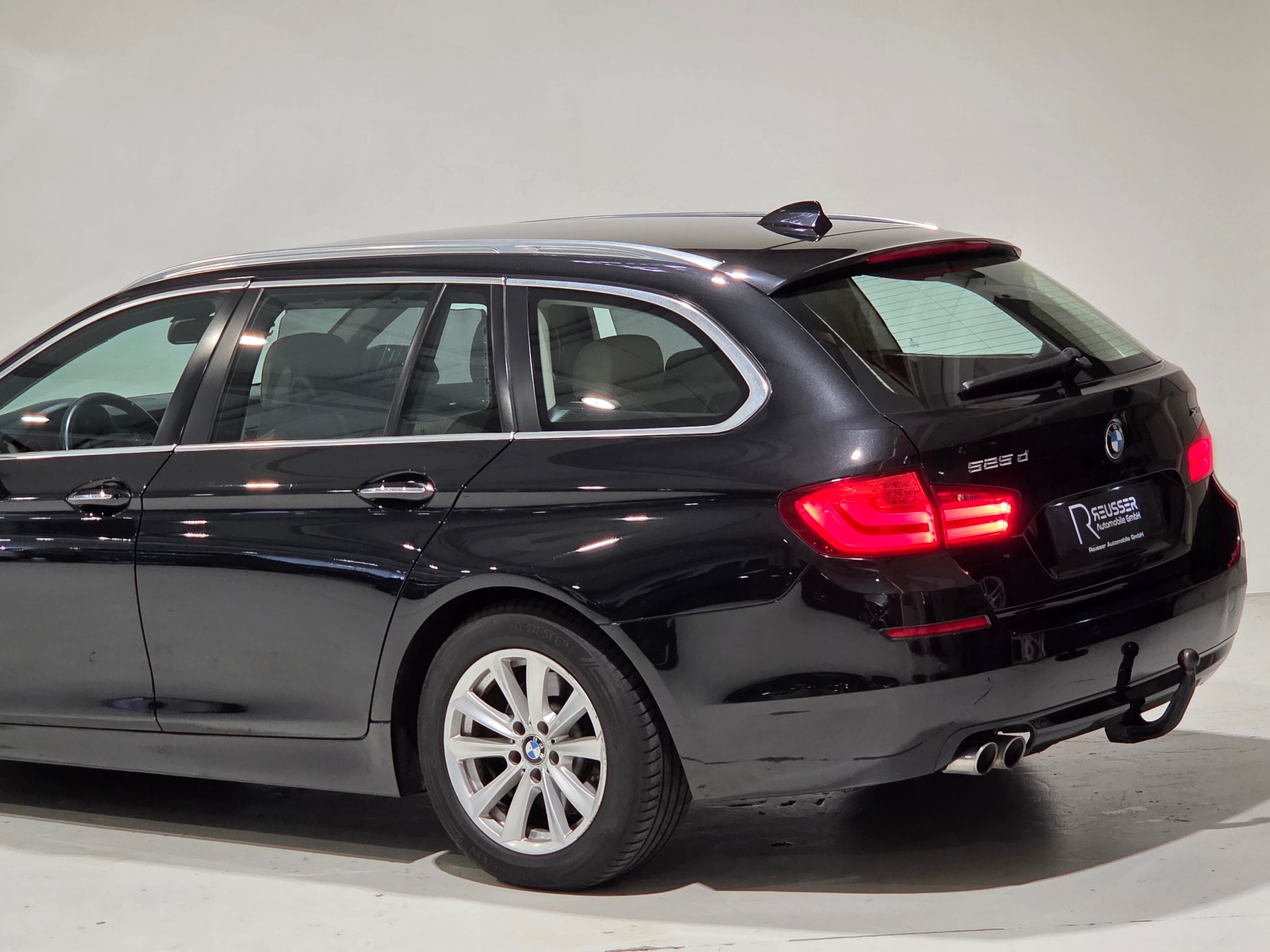 BMW 525d xDrive Touring Steptronic-showroom-element-3