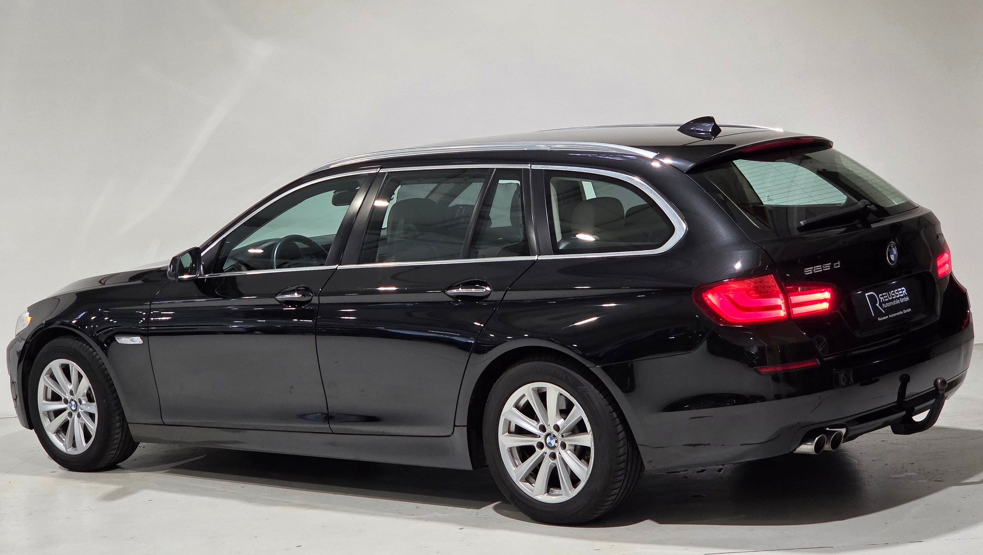 BMW 525d xDrive Touring Steptronic-showroom-element-2