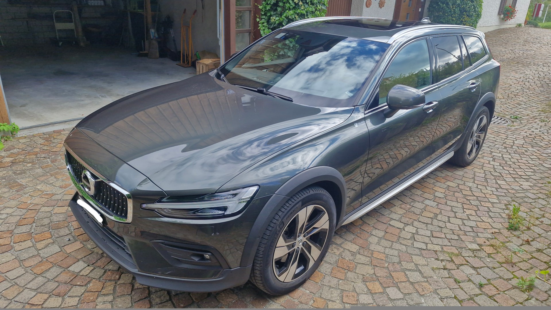 VOLVO 2.0 B4 AWD-image-1