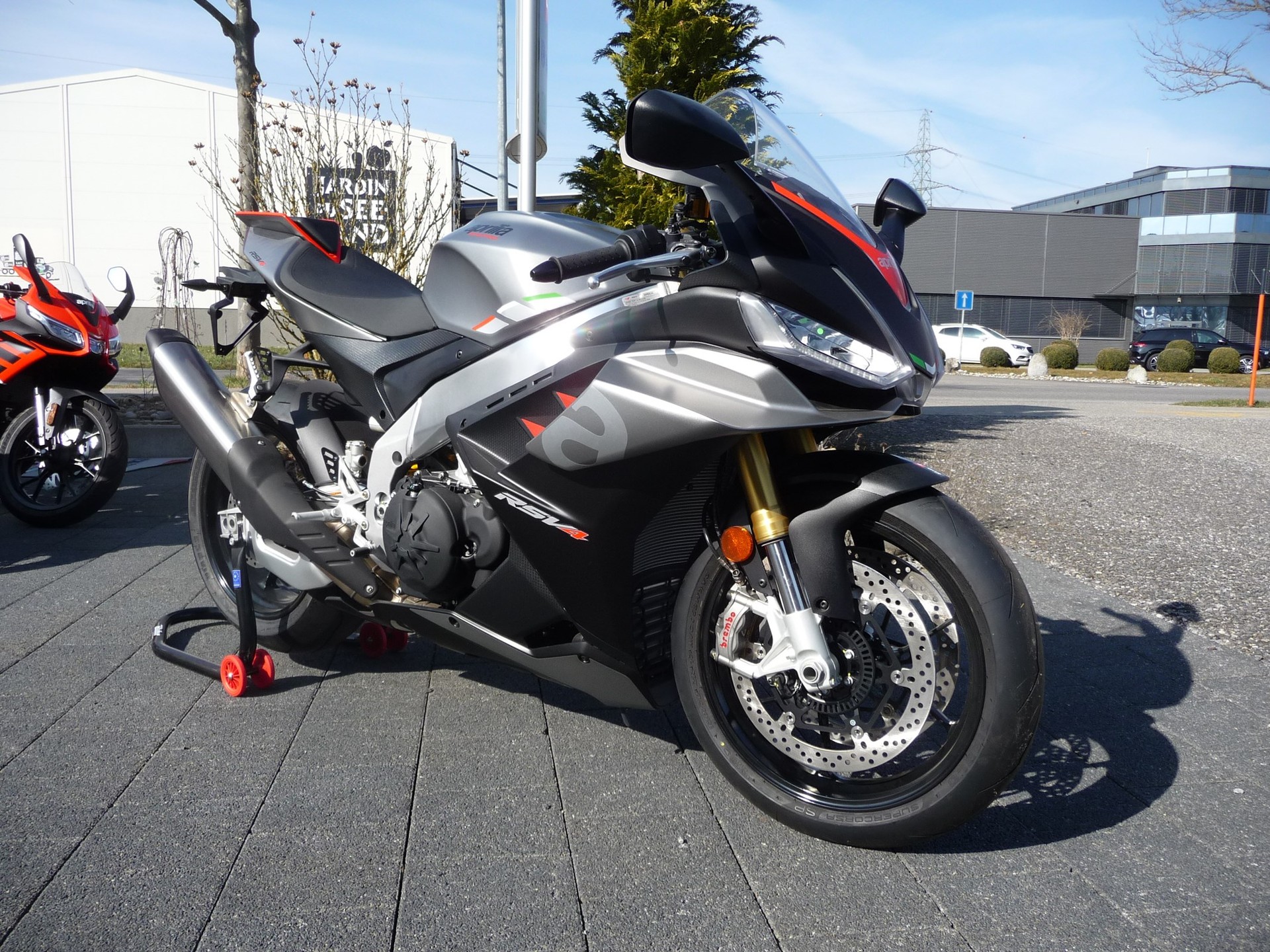 APRILIA RSV4 1100-image-0