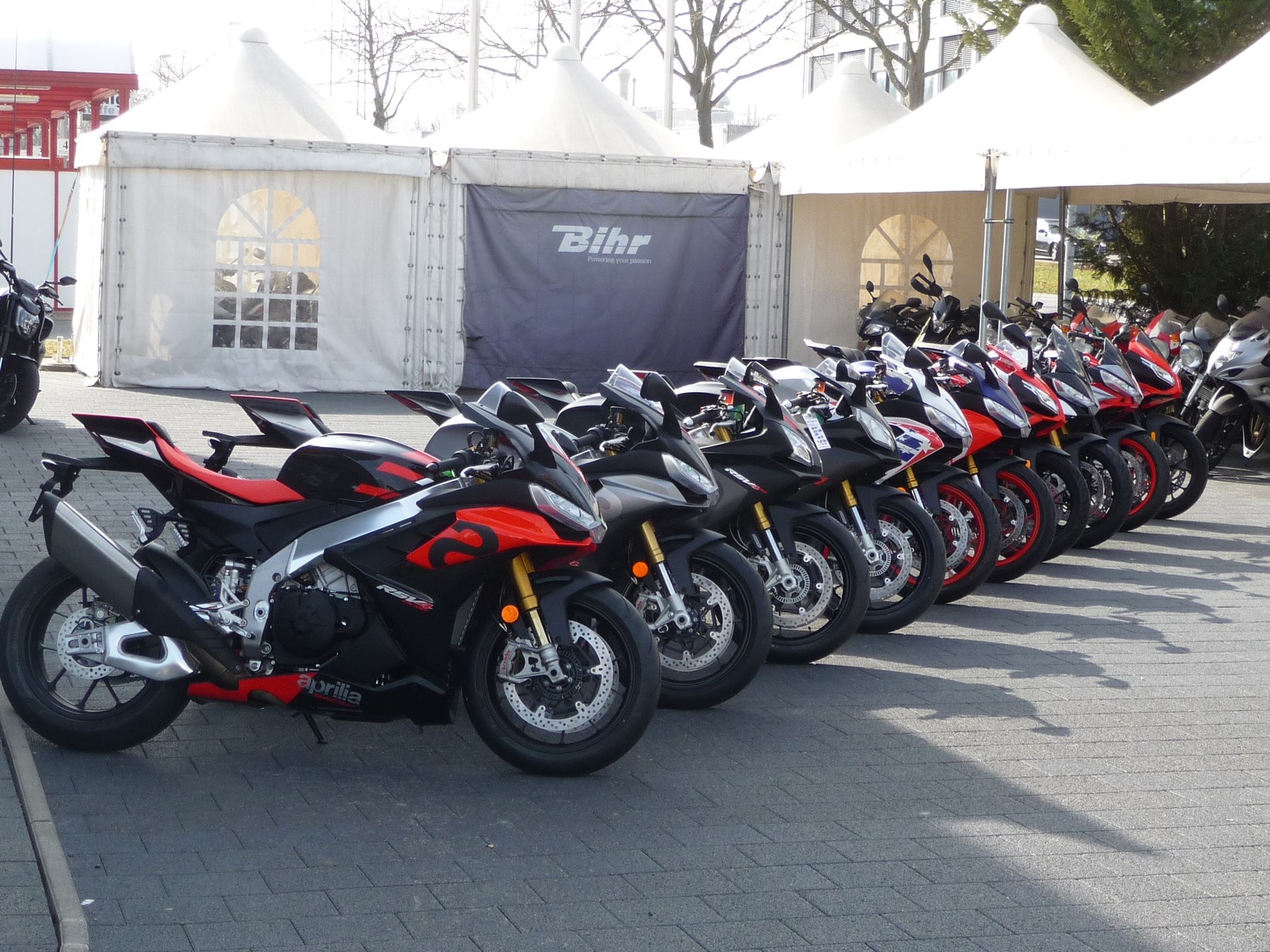 APRILIA RSV4 1100-image-4