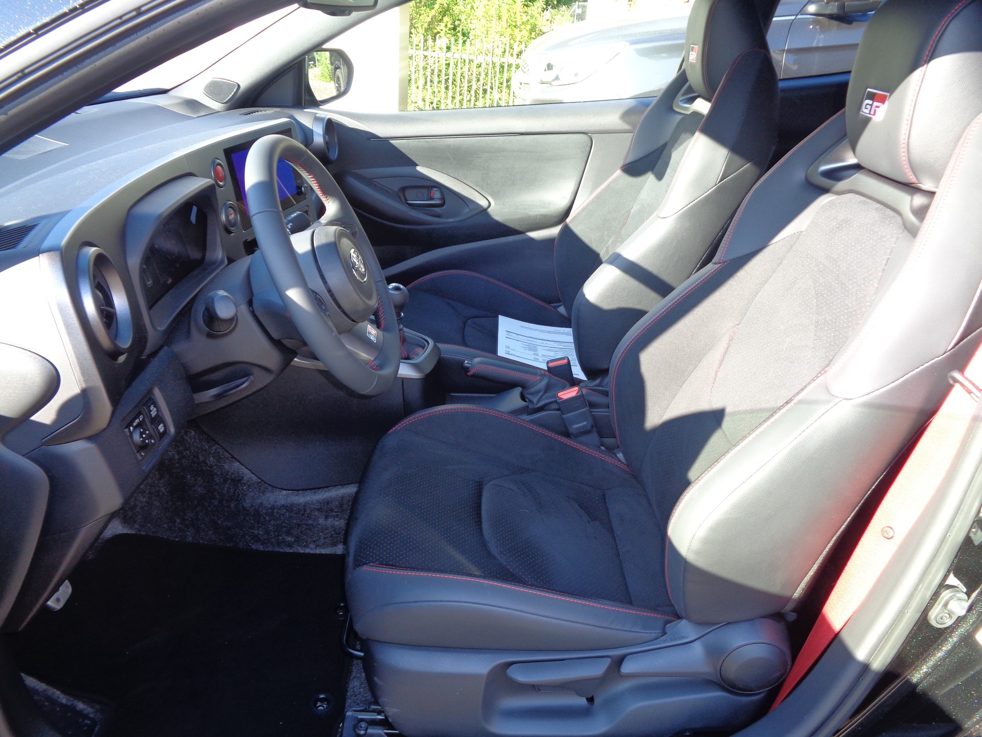 TOYOTA Yaris 1.6 GR Sport-image-6