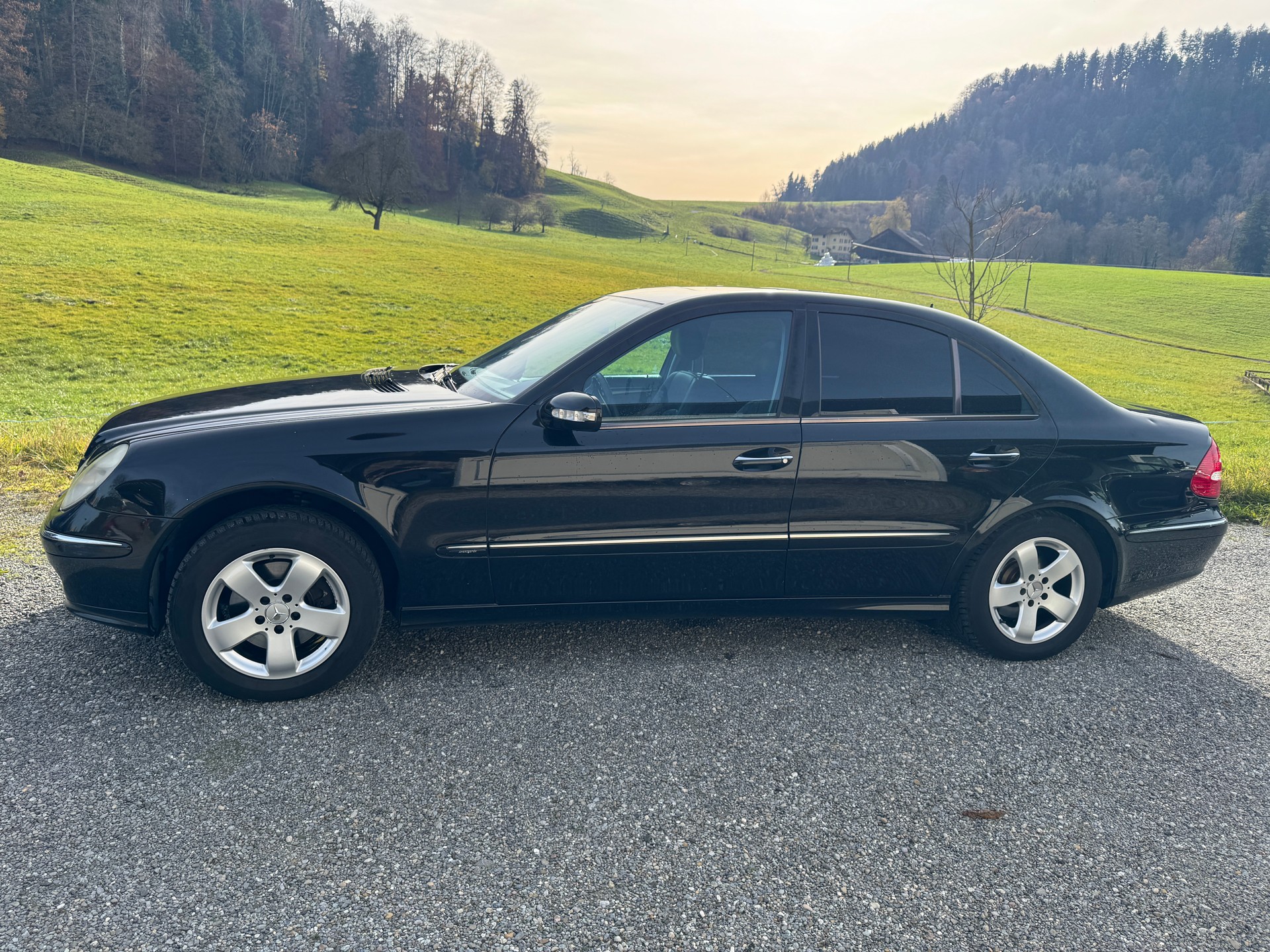 MERCEDES-BENZ E 320 Avantgarde 4Matic Automatic-showroom-element-3