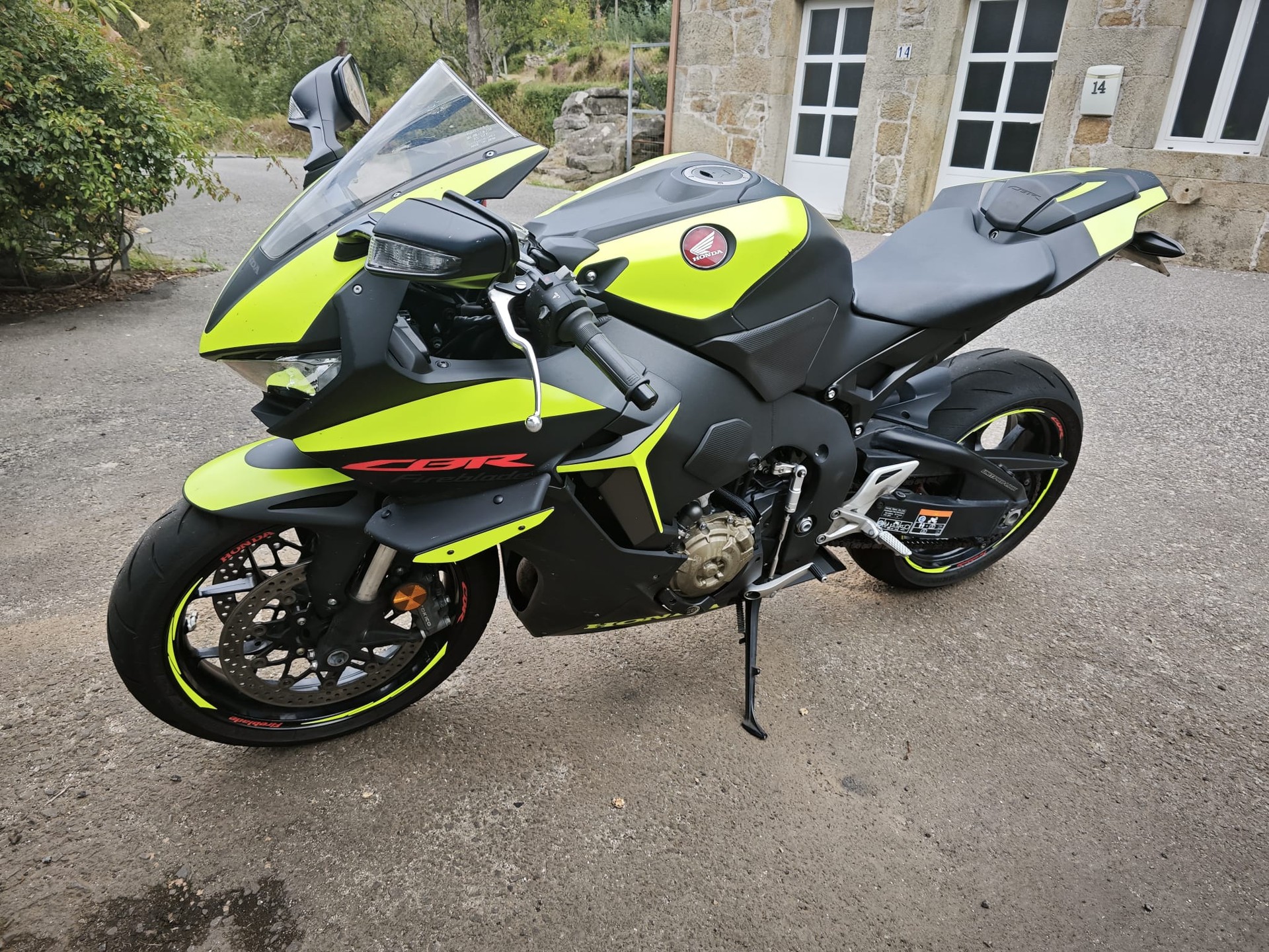 HONDA CBR 1000 RR ABS-image-1