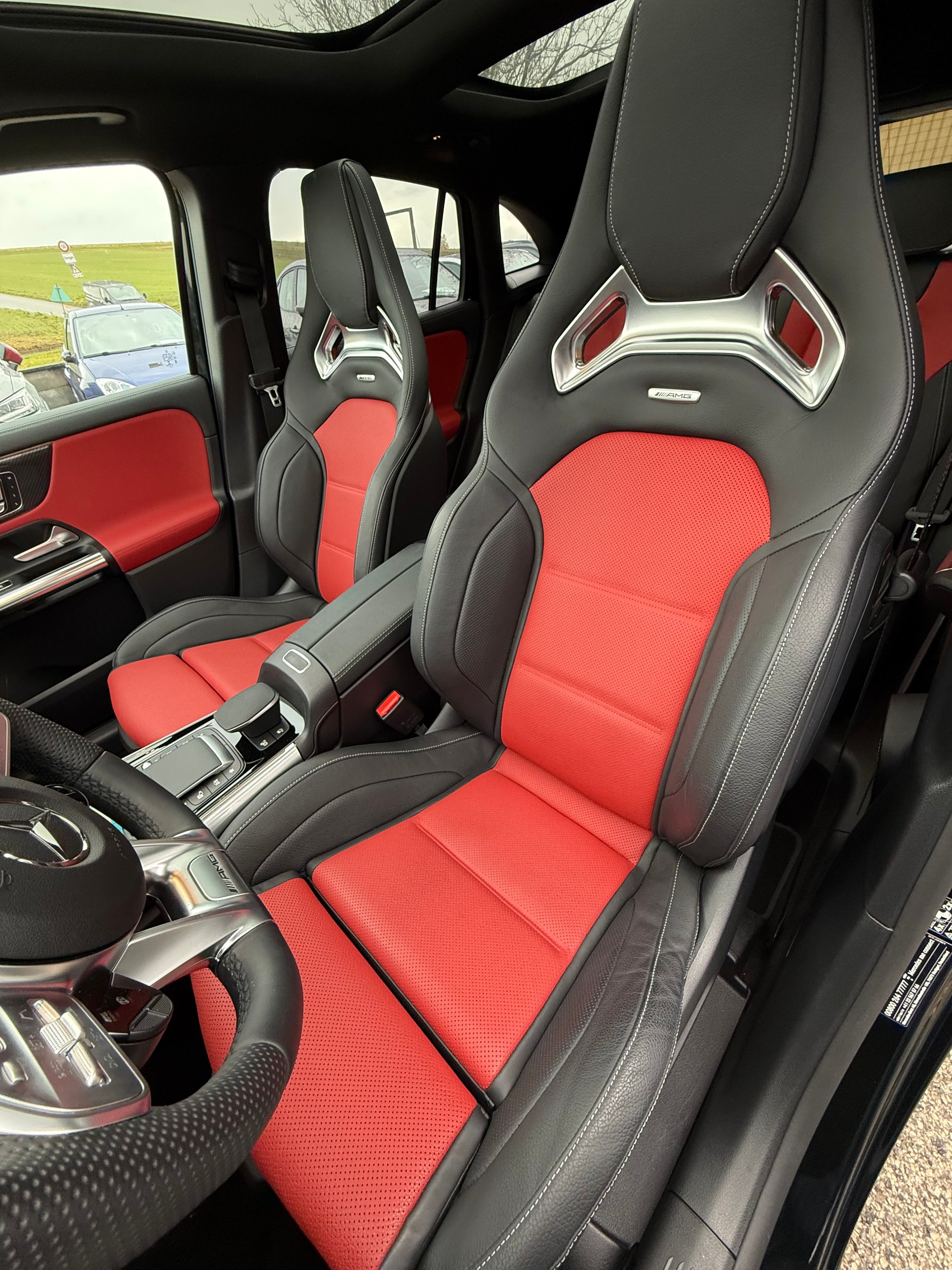 MERCEDES-BENZ GLA 45 S AMG 4Matic+ 8G-Speedshift DCT-image-14