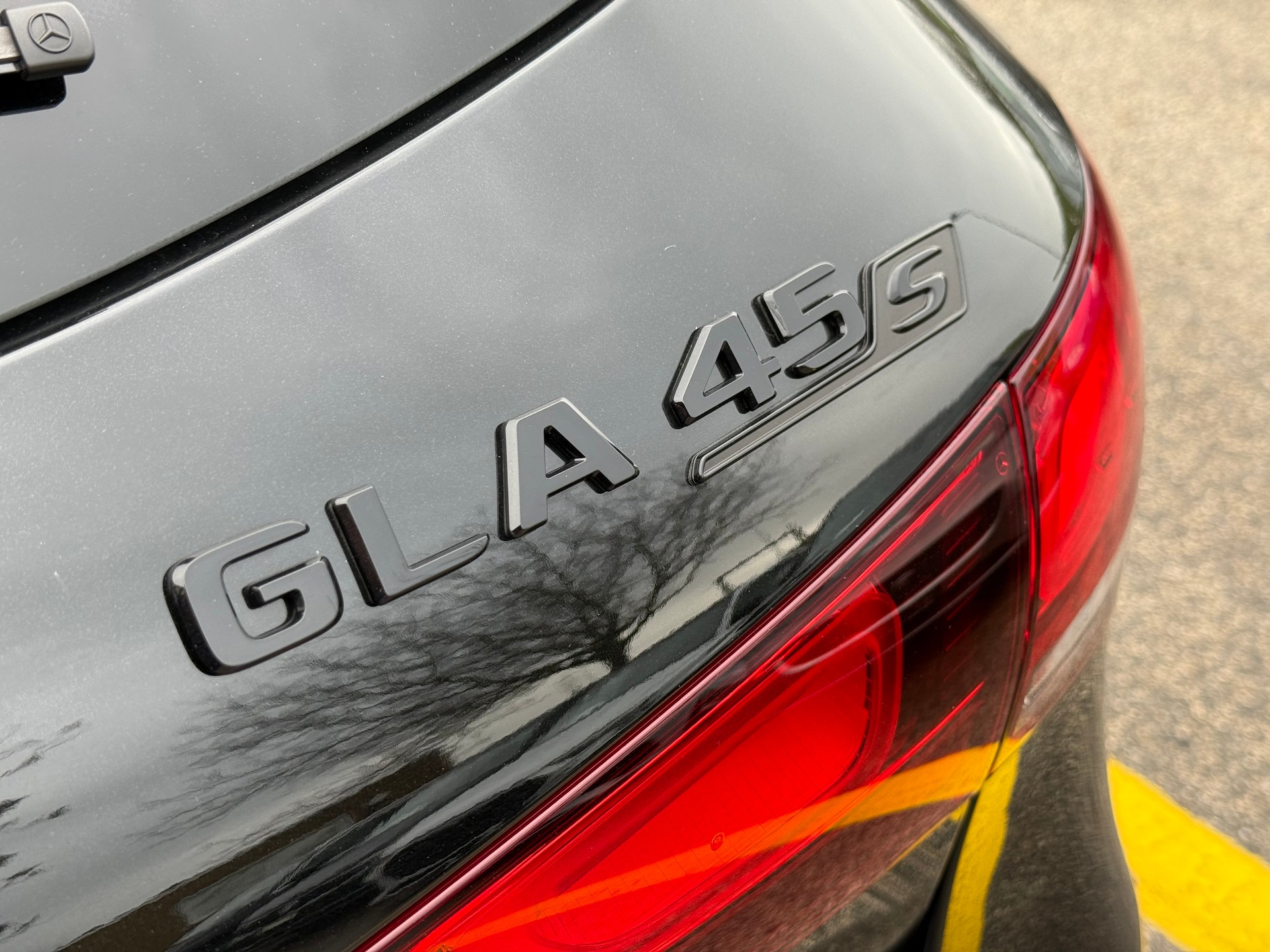 MERCEDES-BENZ GLA 45 S AMG 4Matic+ 8G-Speedshift DCT-showroom-element-2