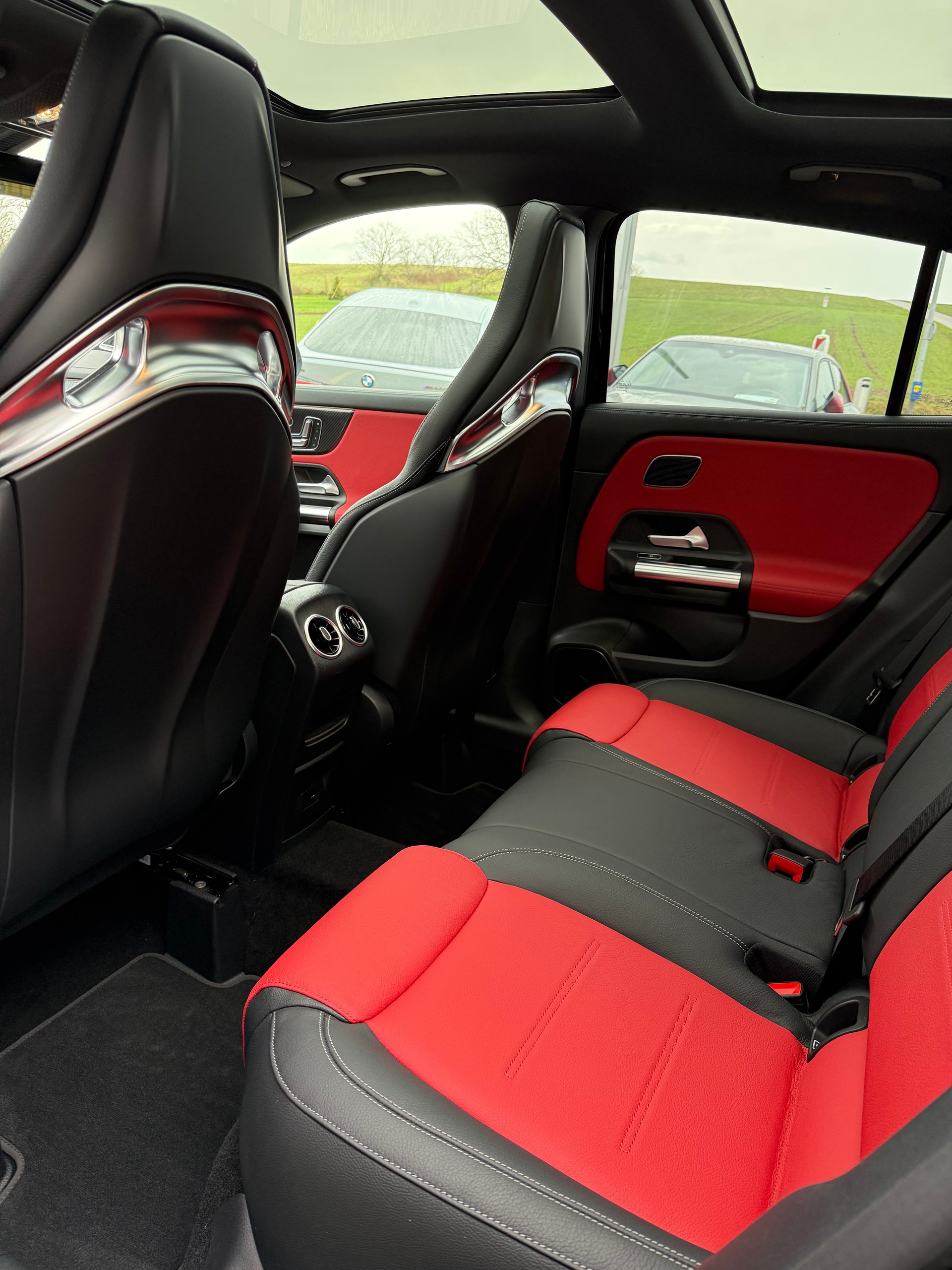 MERCEDES-BENZ GLA 45 S AMG 4Matic+ 8G-Speedshift DCT-image-15