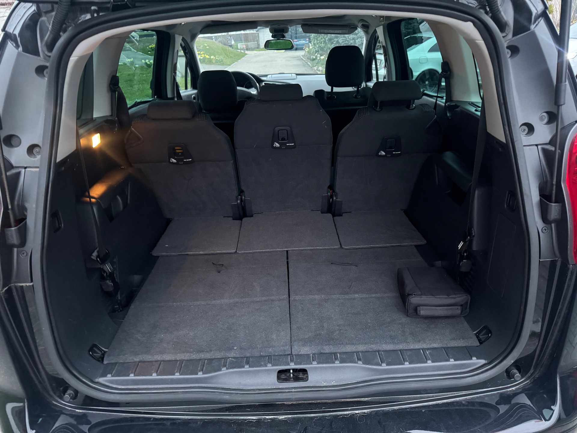 PEUGEOT 5008 1.6 BlueHDi Business Line Tiptronic-image-8