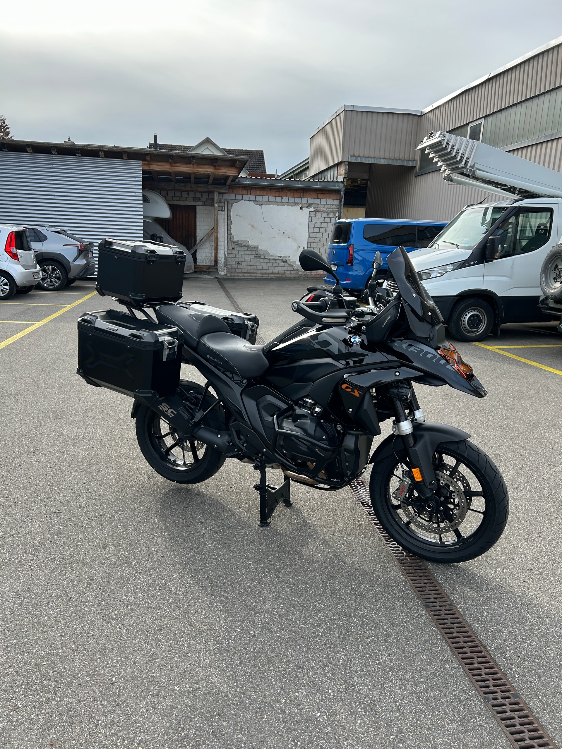 BMW R 1300 GS-image-1
