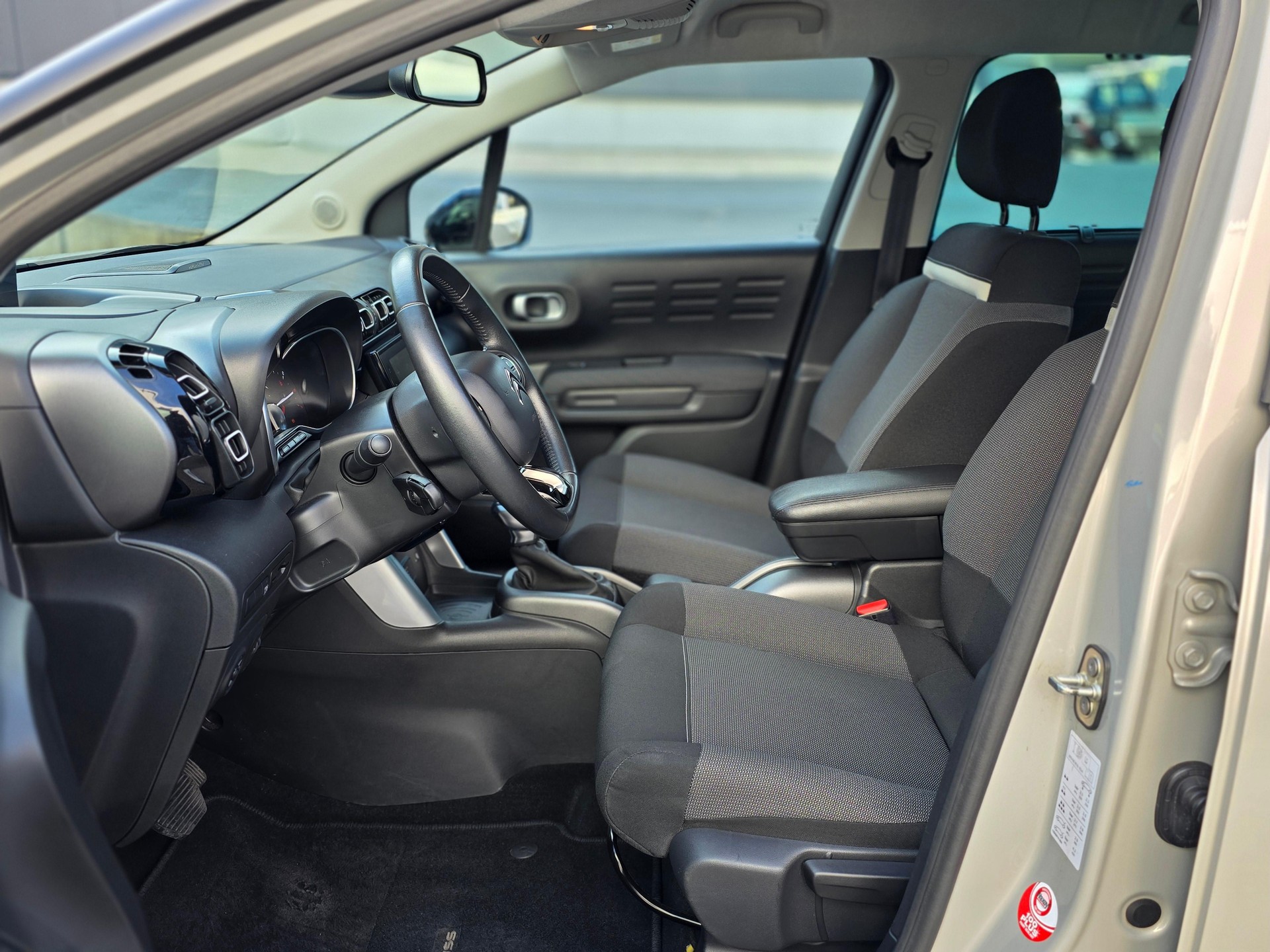 CITROEN C3 Aircross 1.2 PureTech 130 Shine-image-6
