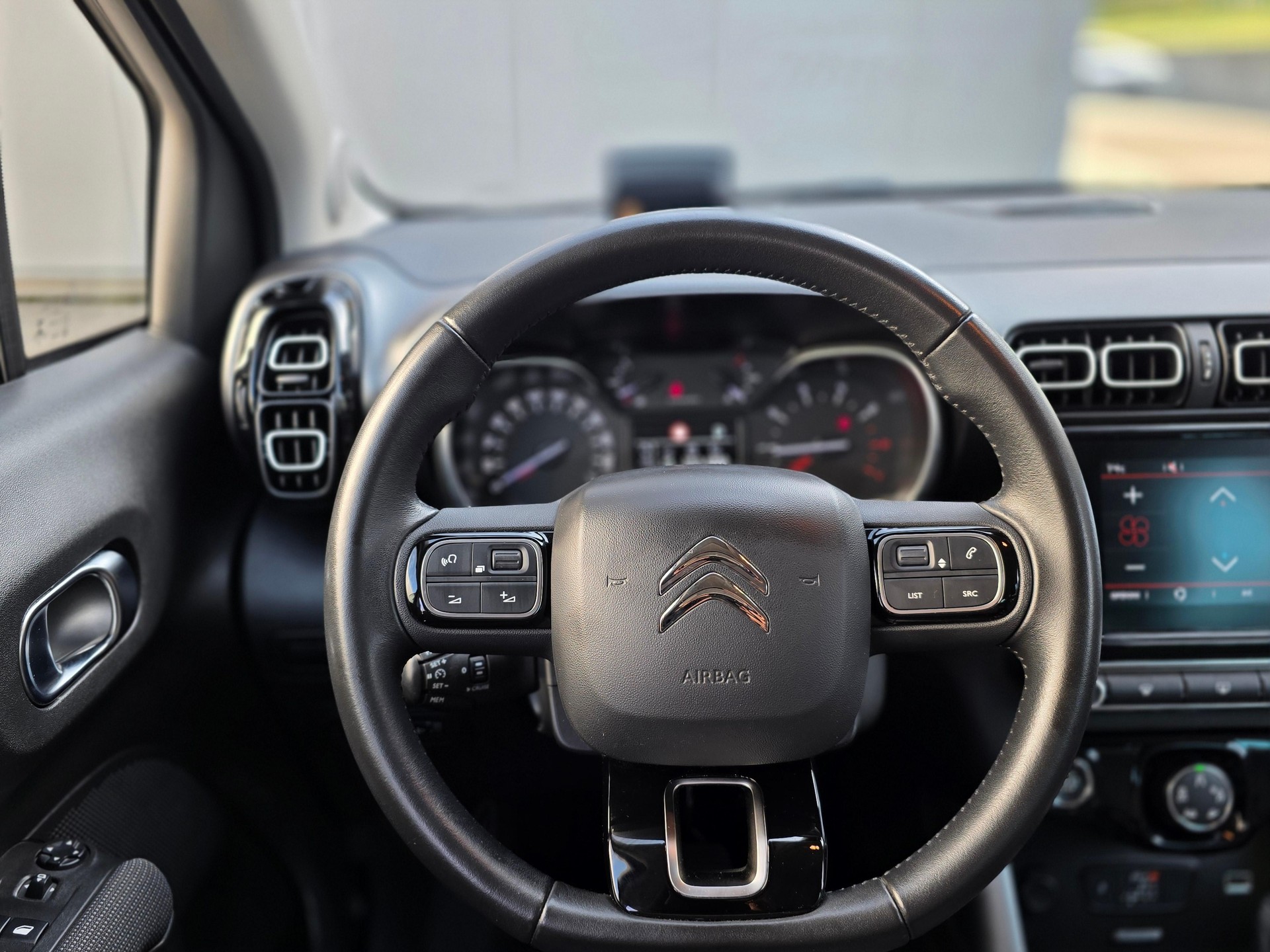 CITROEN C3 Aircross 1.2 PureTech 130 Shine-image-9