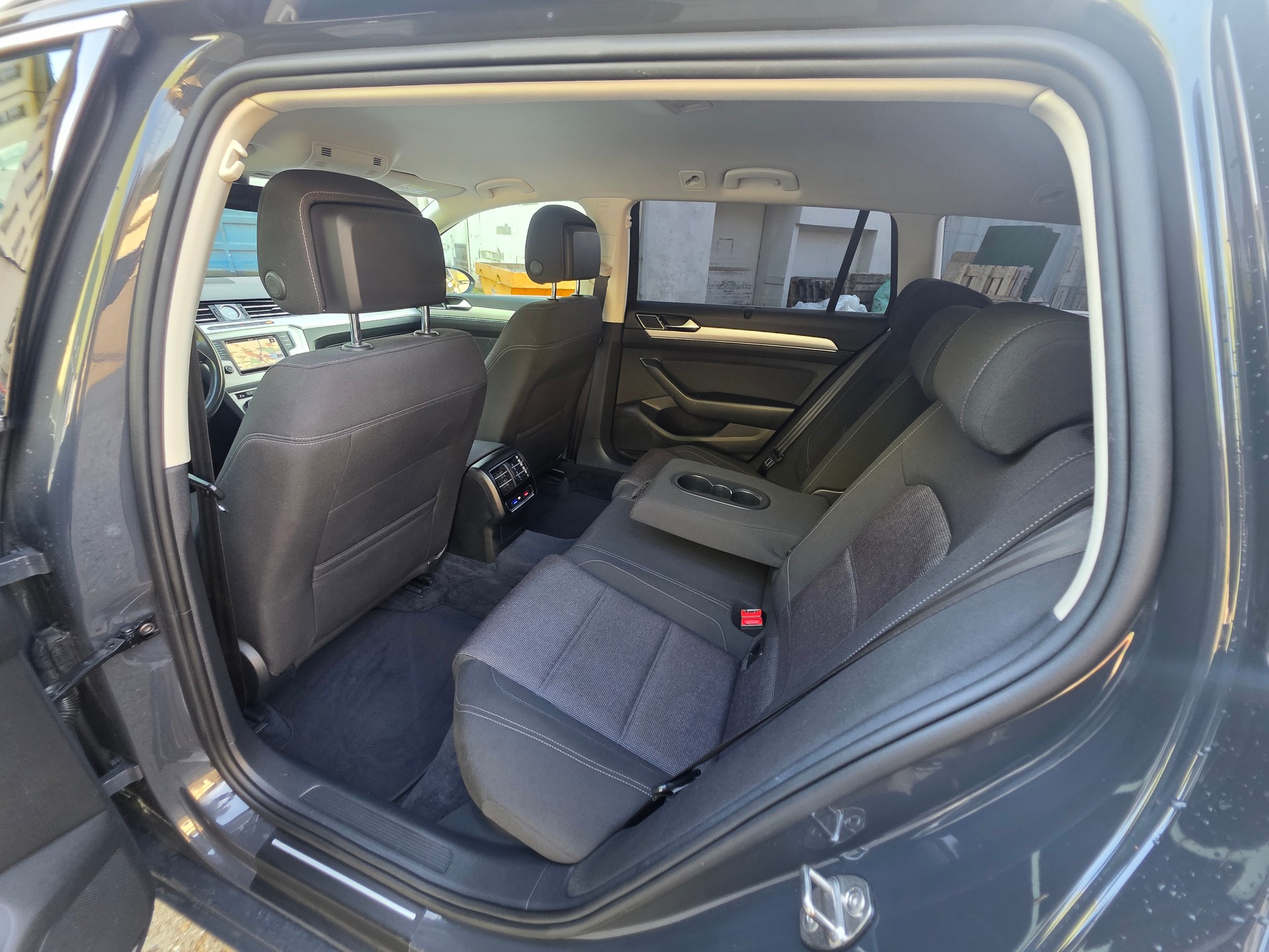 VW Passat Variant 2.0 TDI BMT Highline DSG-image-23