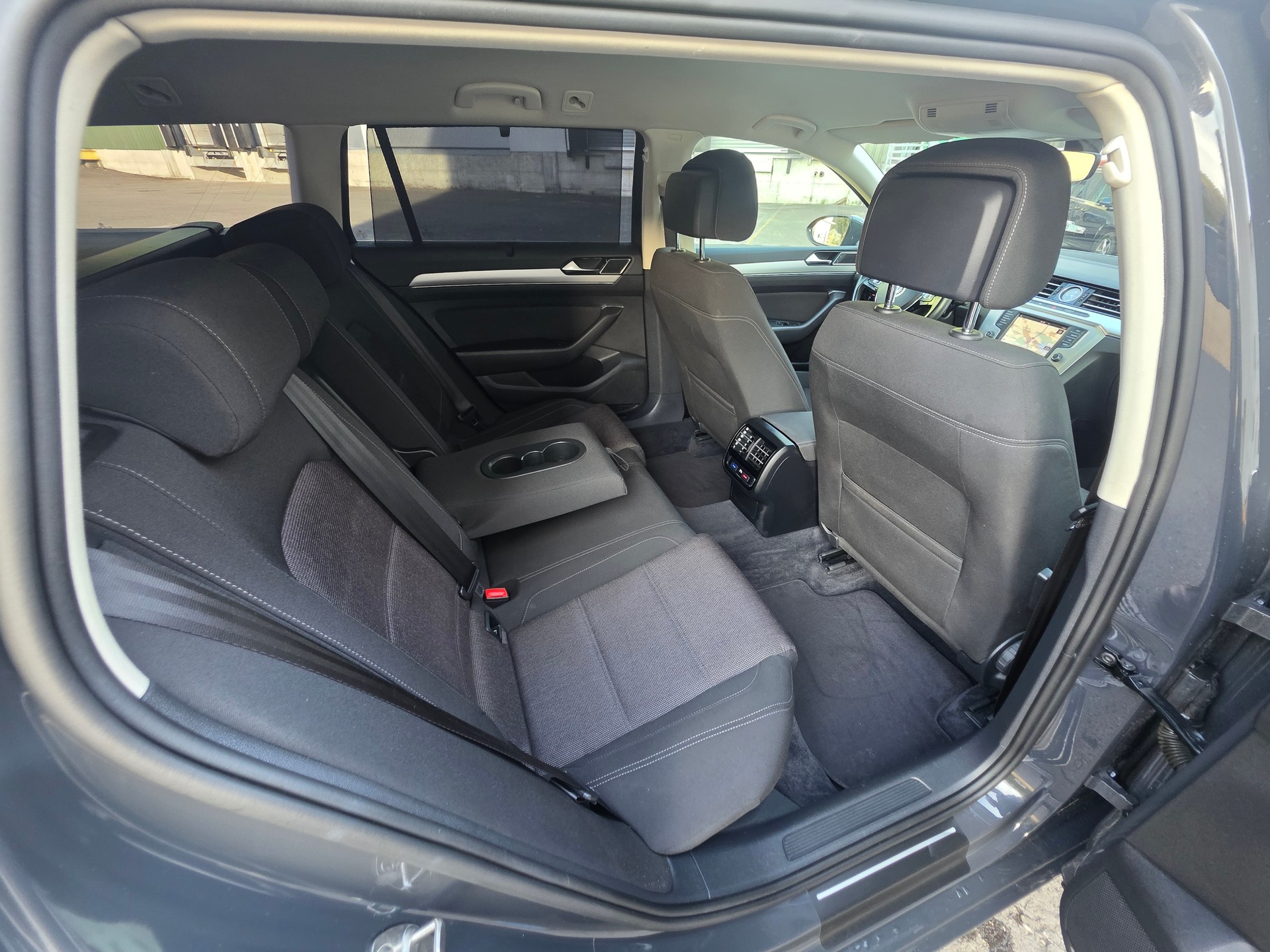 VW Passat Variant 2.0 TDI BMT Highline DSG-image-24