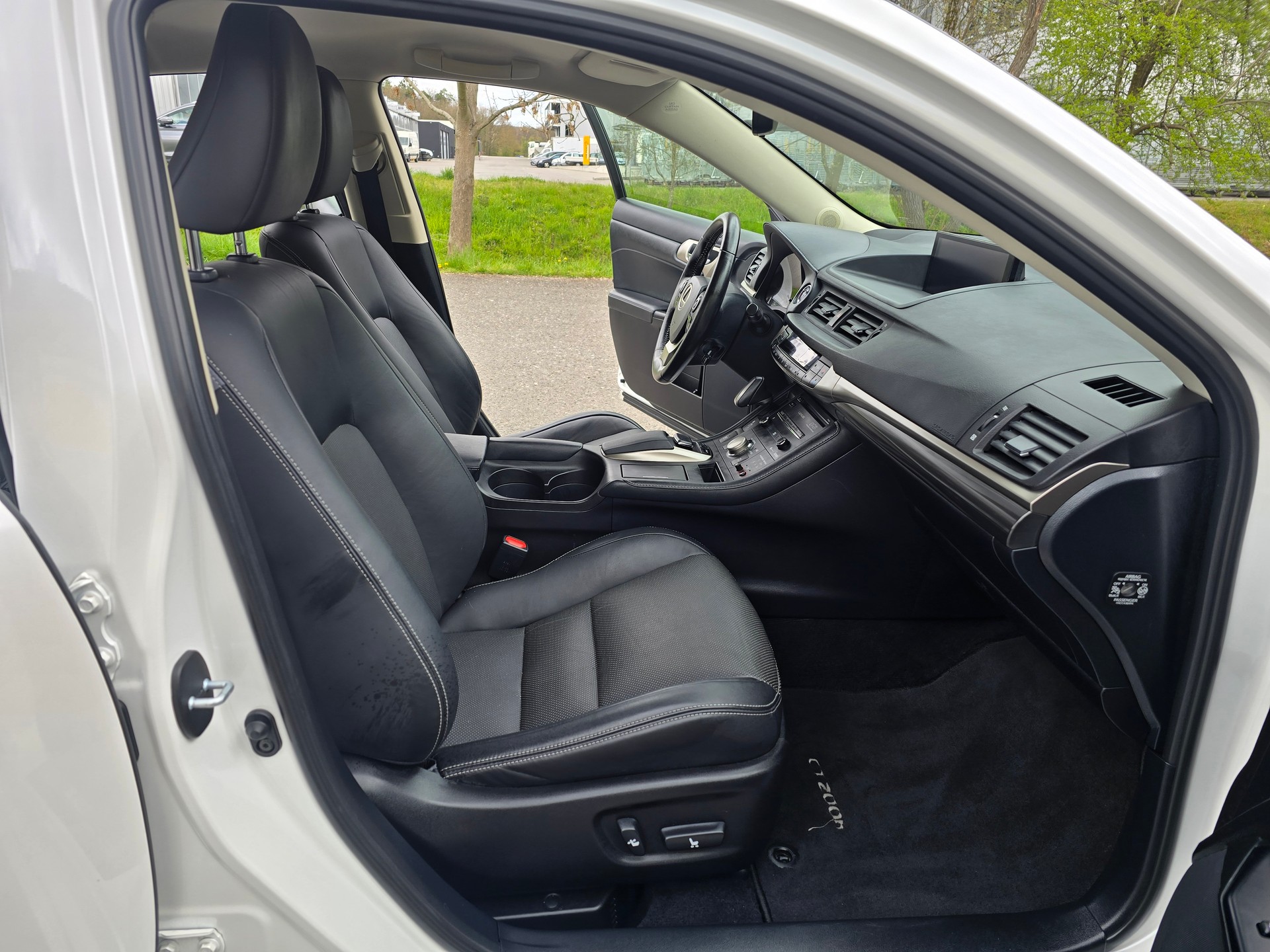 LEXUS CT 200h 1.8 excellence CVT-image-14