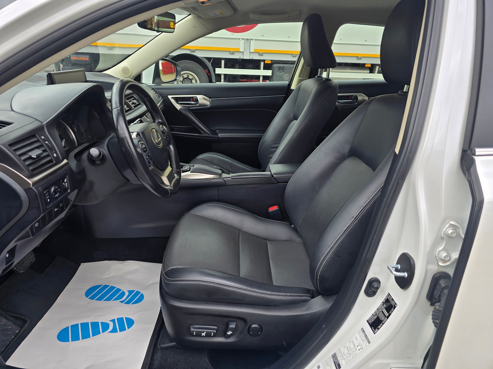 LEXUS CT 200h 1.8 excellence CVT-image-9