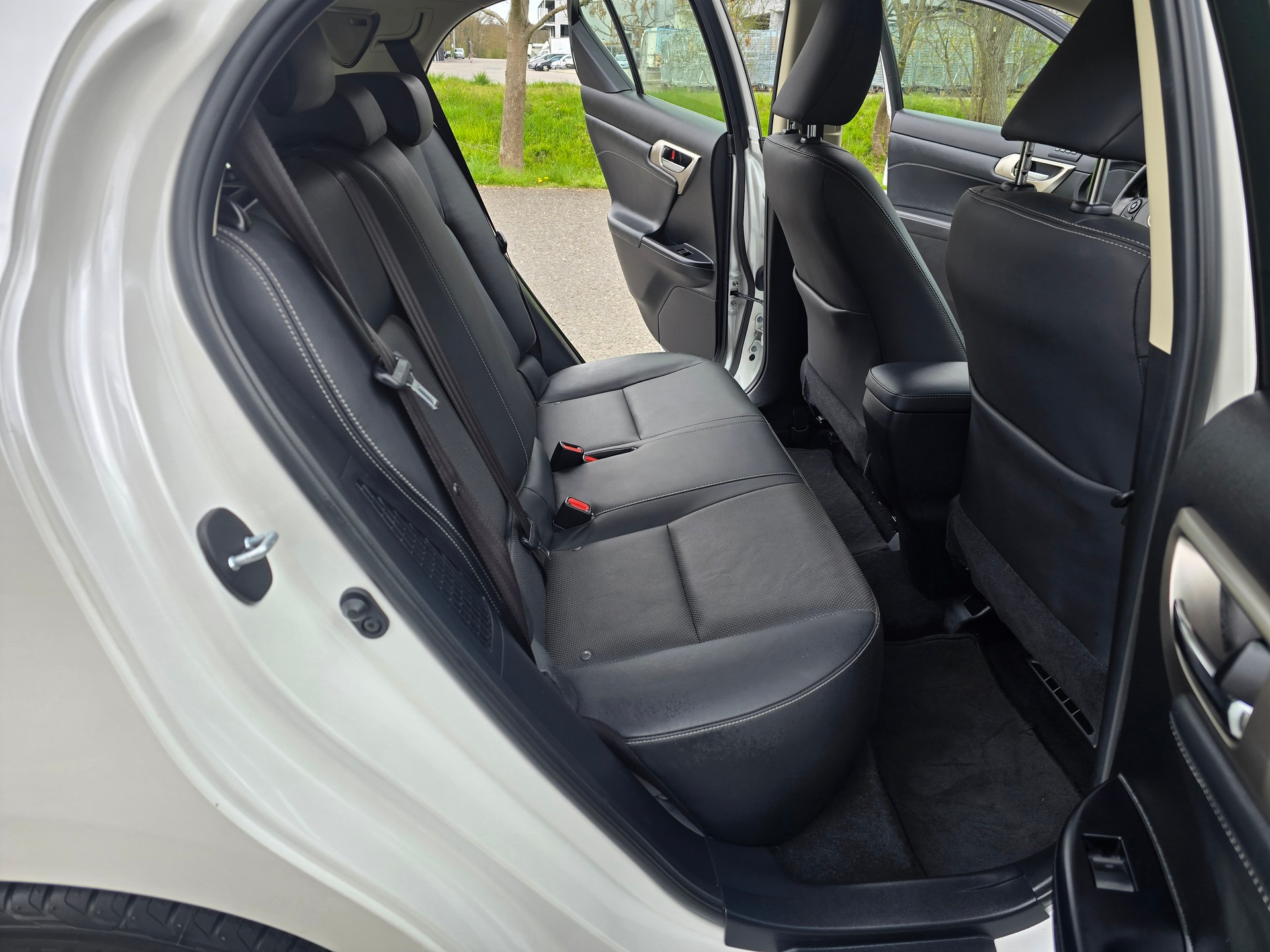 LEXUS CT 200h 1.8 excellence CVT-image-15