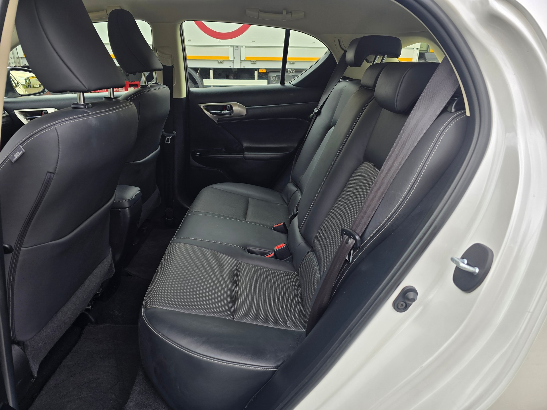 LEXUS CT 200h 1.8 excellence CVT-image-13