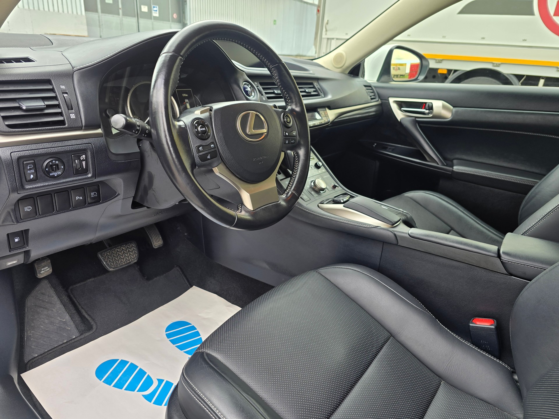 LEXUS CT 200h 1.8 excellence CVT-image-10