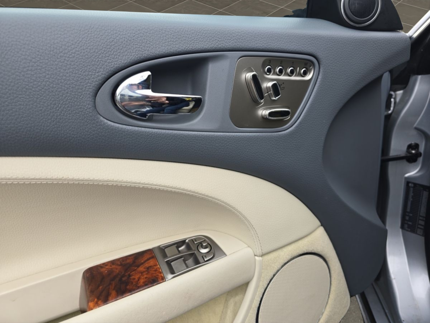 JAGUAR XK Coupé 4.2 V8-image-11